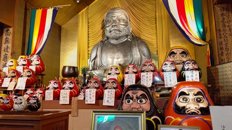 日本一の達磨大師が鎮座する、土肥達磨寺｜コバの休日