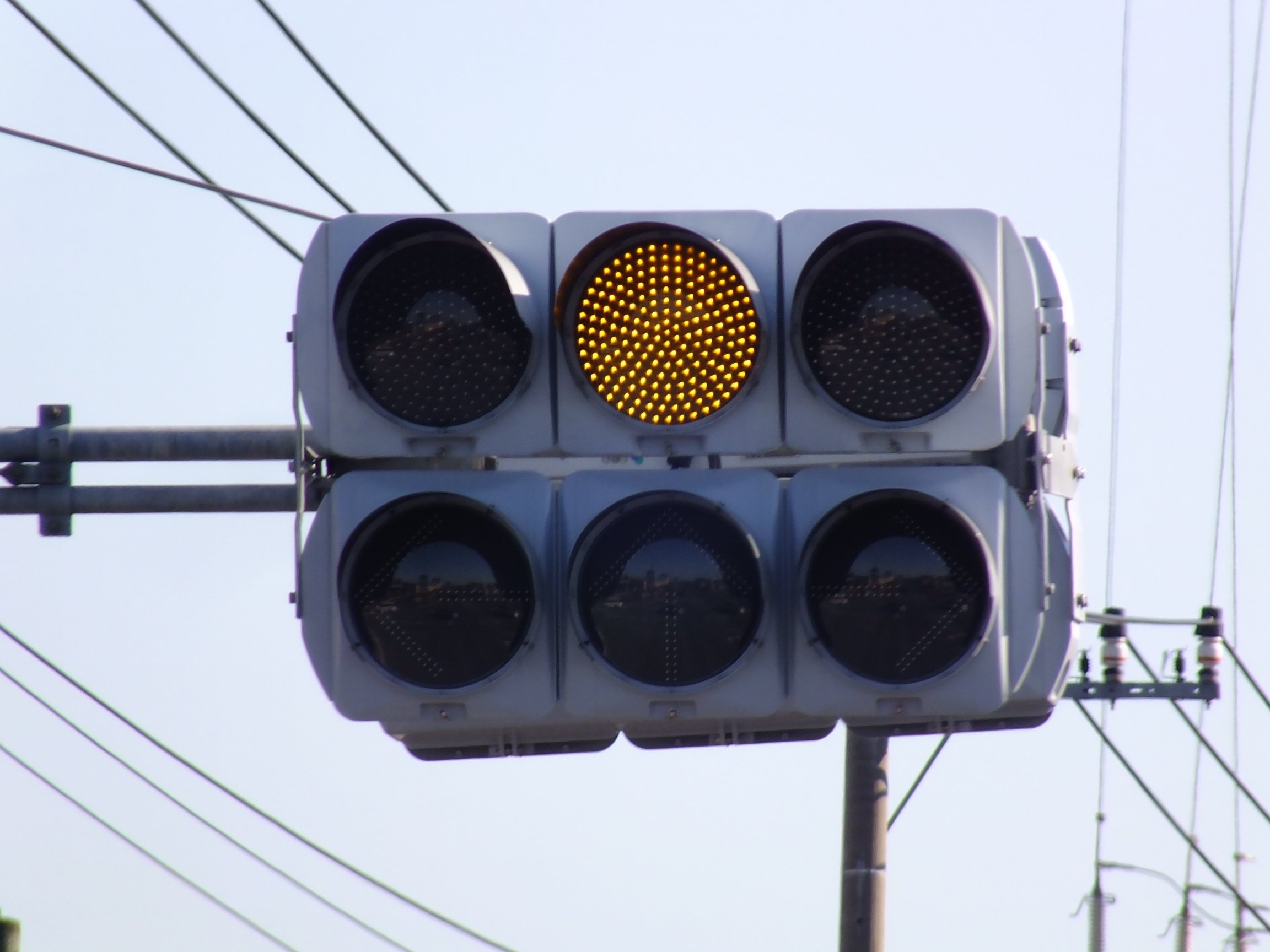 東松山市あずま町4丁目にある信号電材薄型素子型ユニット(U形銘板