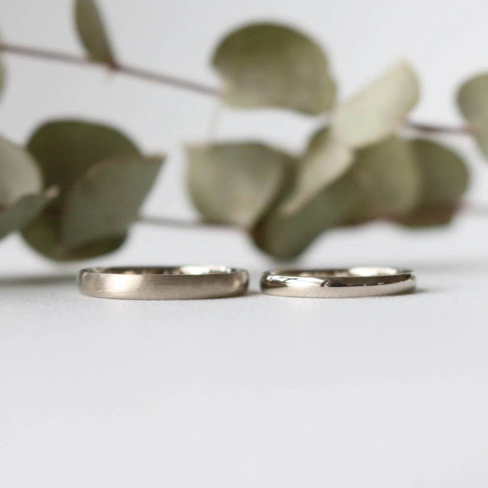 シンプルな甲丸リングの結婚指輪の魅力とは｜様々なデザインの紹介｜鶴