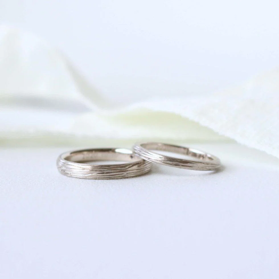 シンプルな甲丸リングの結婚指輪の魅力とは｜様々なデザインの紹介｜鶴