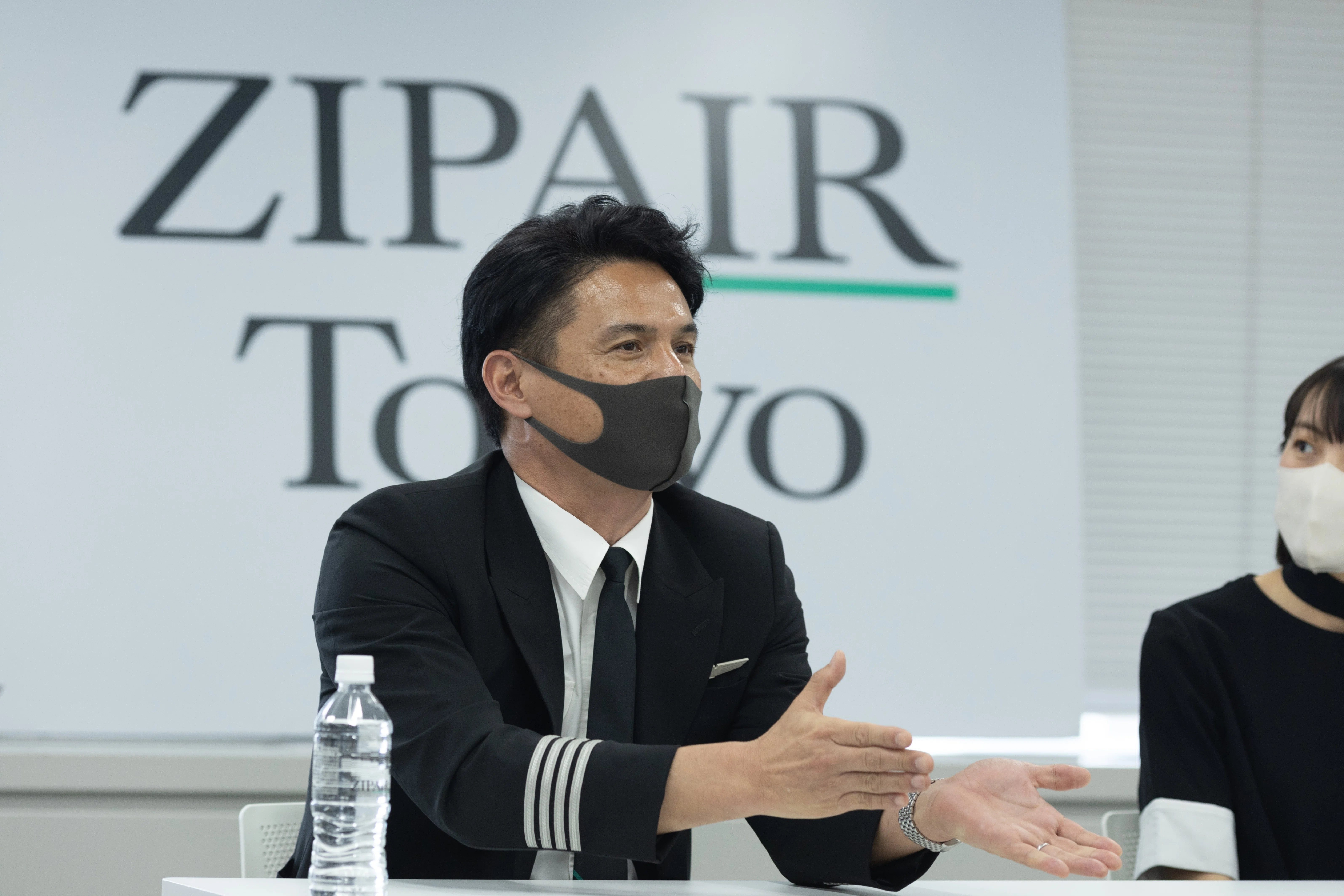 世界との架け橋 ✈️〜ZIPAIRのパイロットさん、CAさん、広報・路線