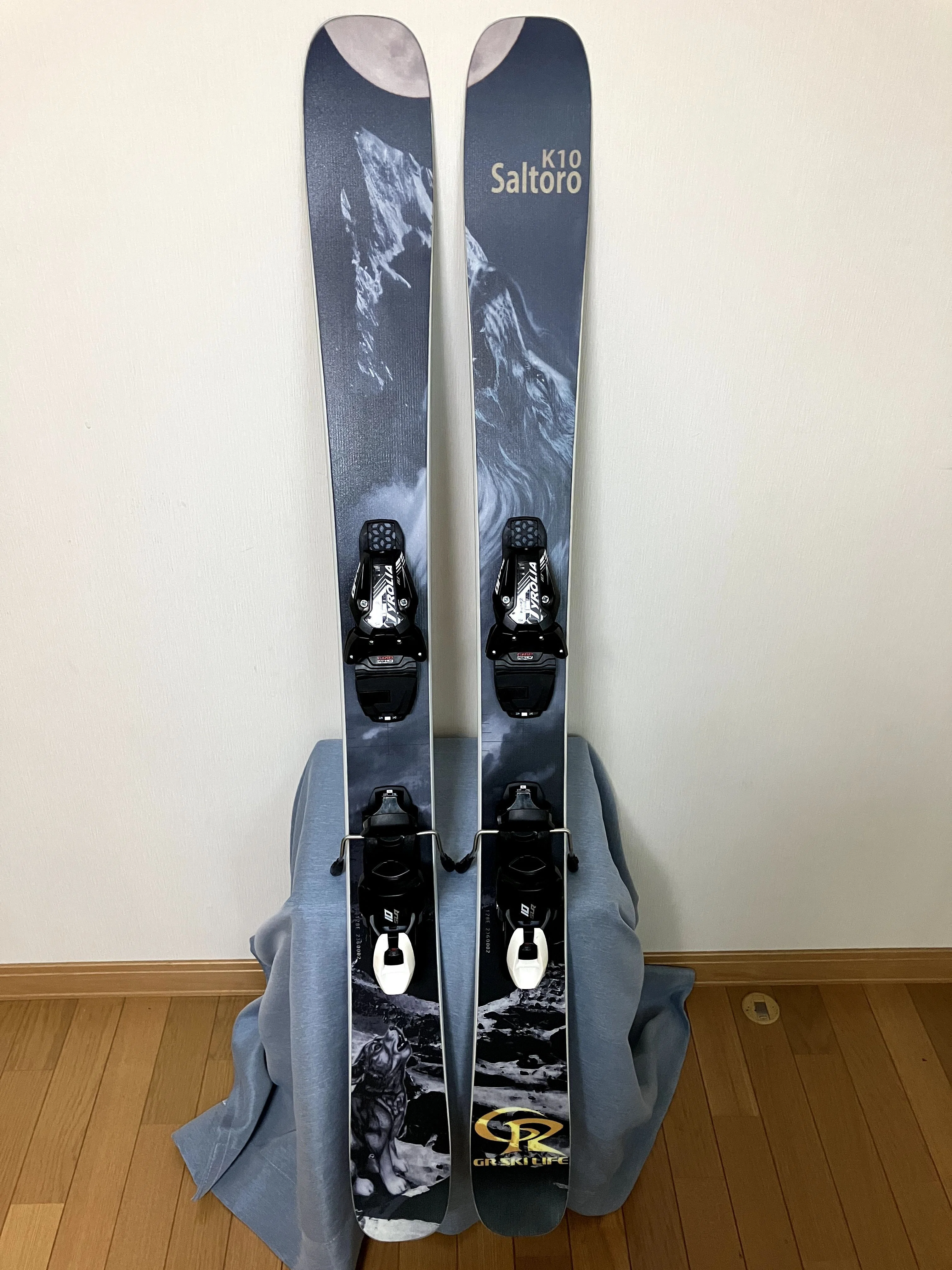 新品】saltoro128＋SLR9.0 GR ski life Overwrite - スキーボード専門