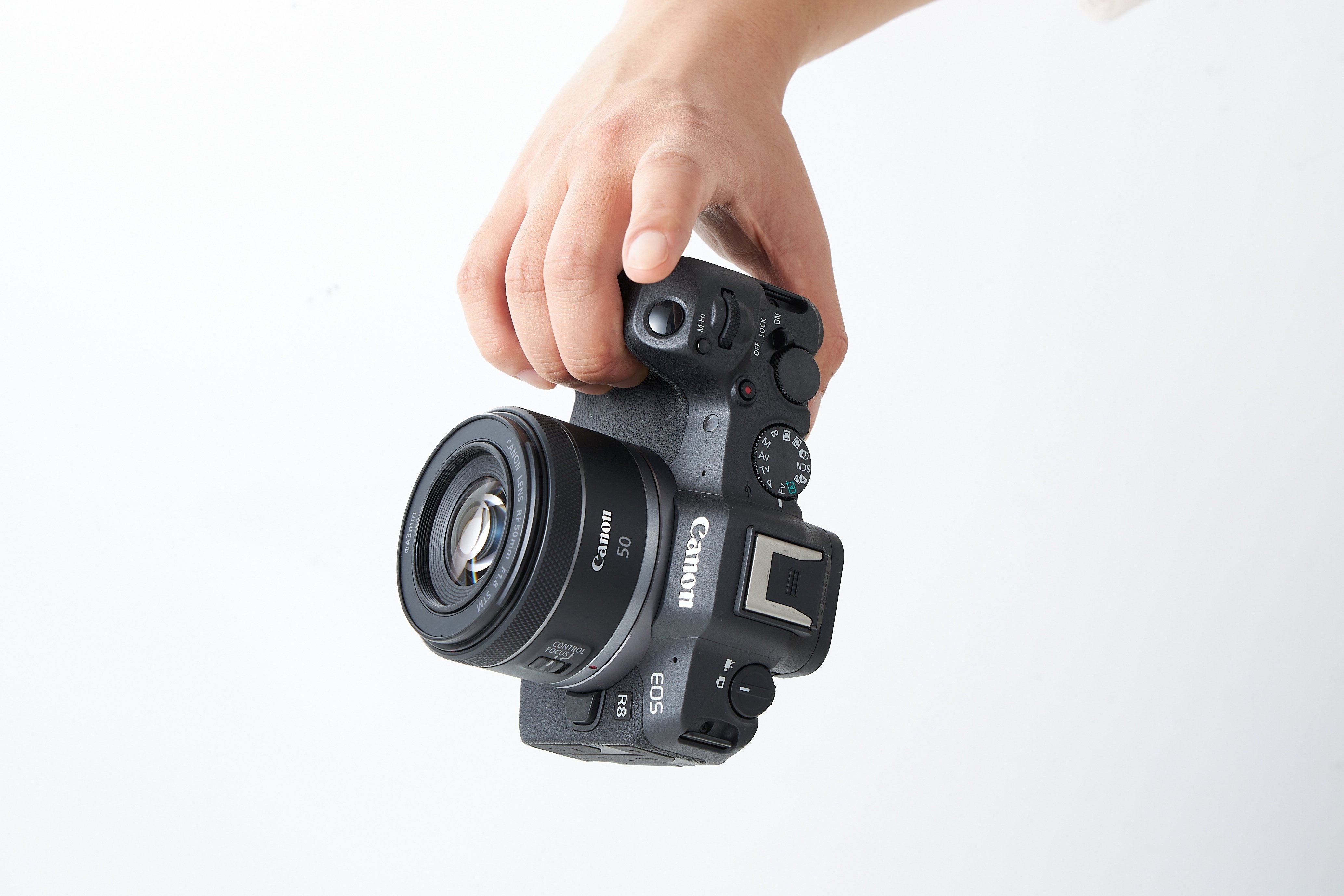 キヤノン EOS R8」実写レビュー】軽量コンパクトなのに目を キヤノン EOS R8」実写レビュー】軽量コンパクトなのに目を