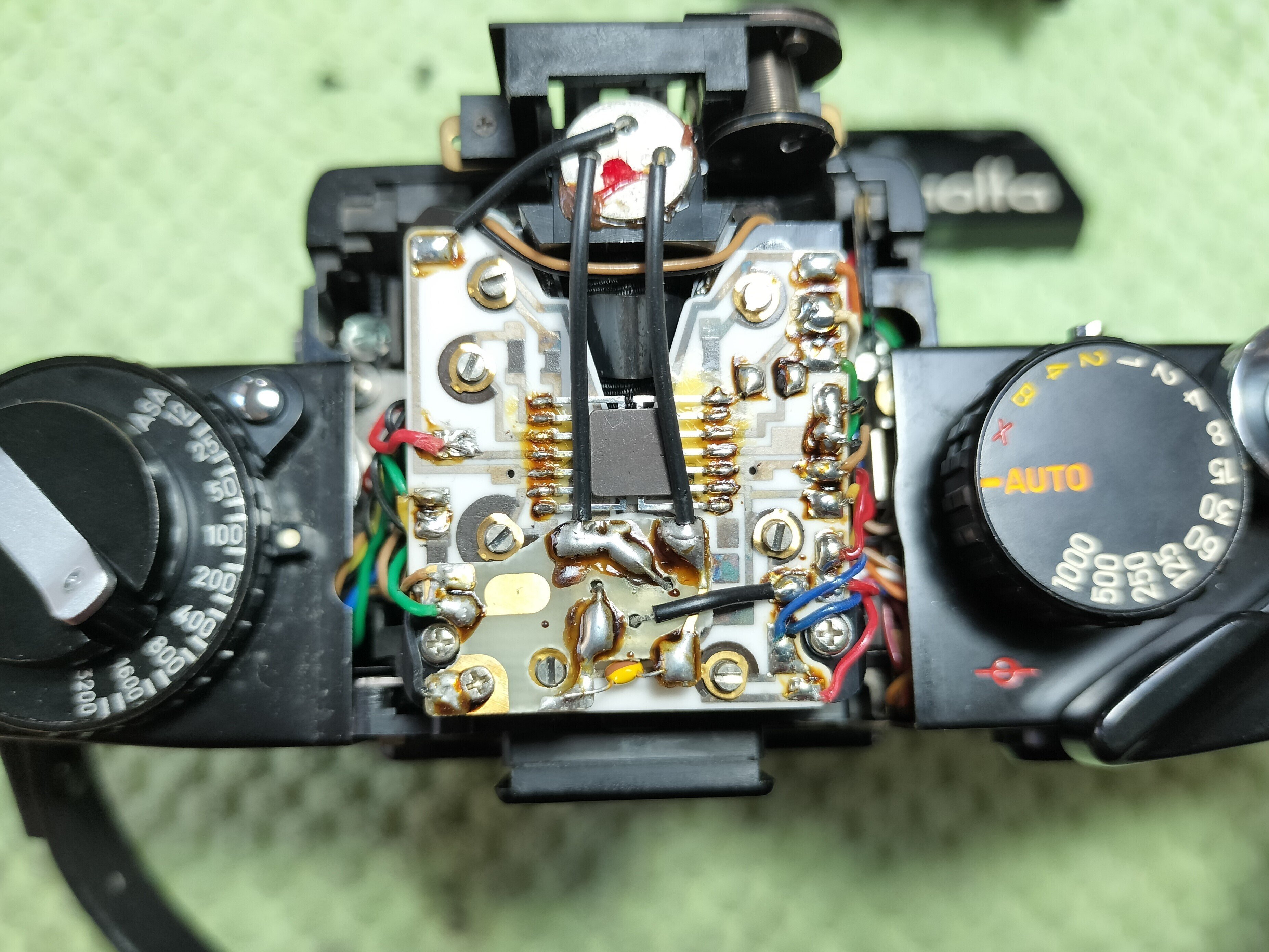 Minolta XEの分解｜フィルムカメラ修理のアクアカメラ