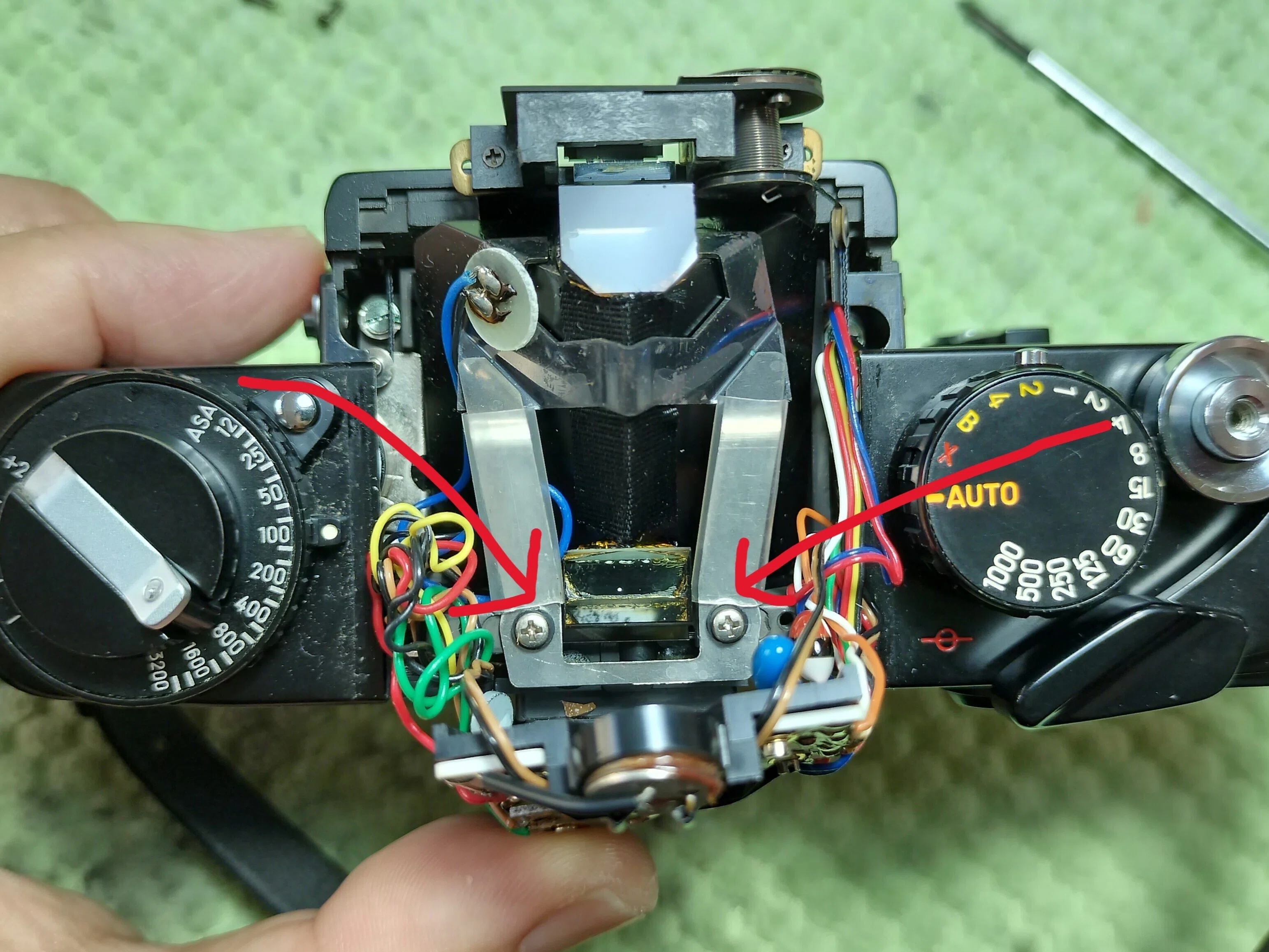 Minolta XEの分解｜フィルムカメラ修理のアクアカメラ