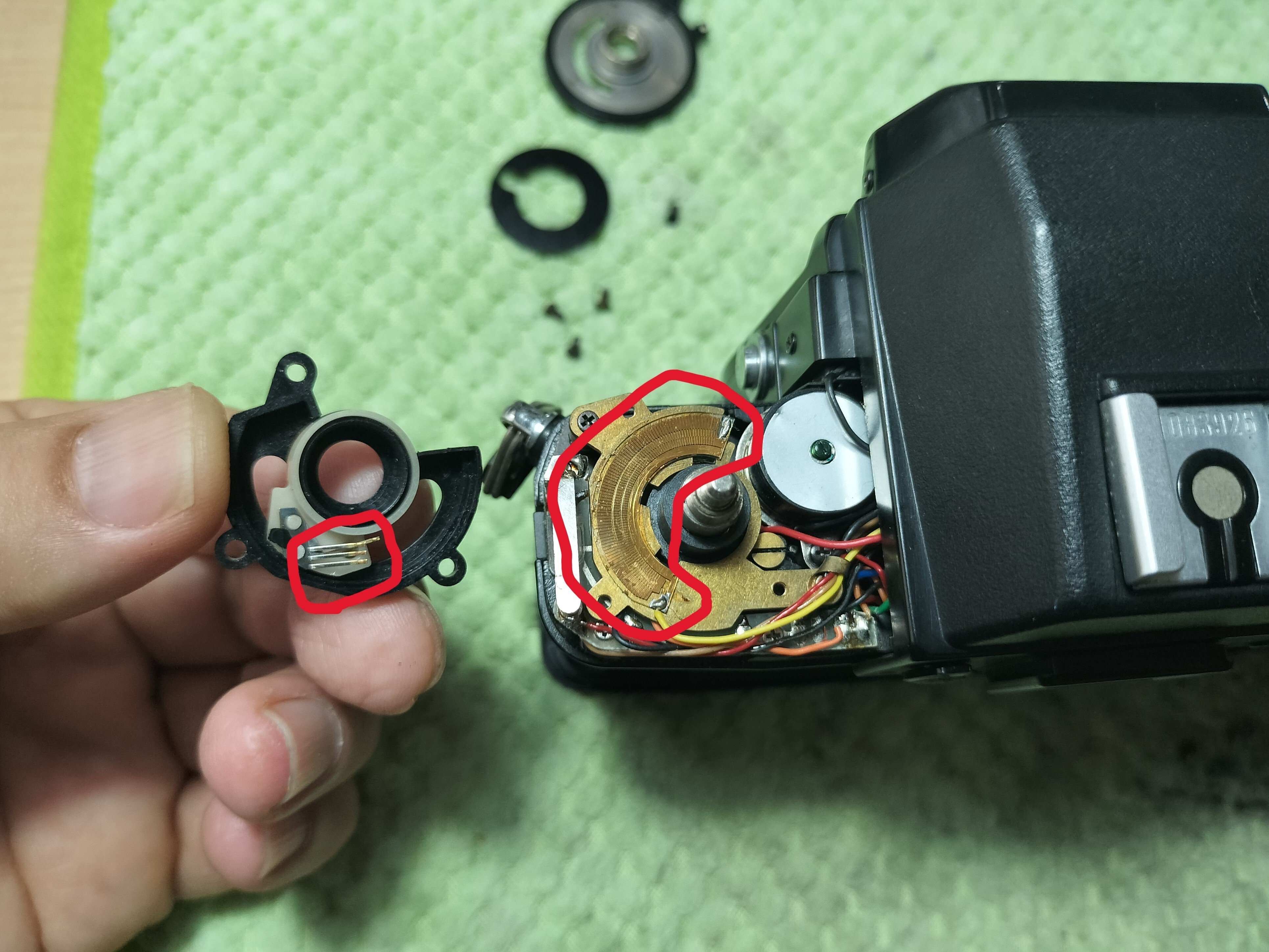 Minolta XEの分解｜フィルムカメラ修理のアクアカメラ