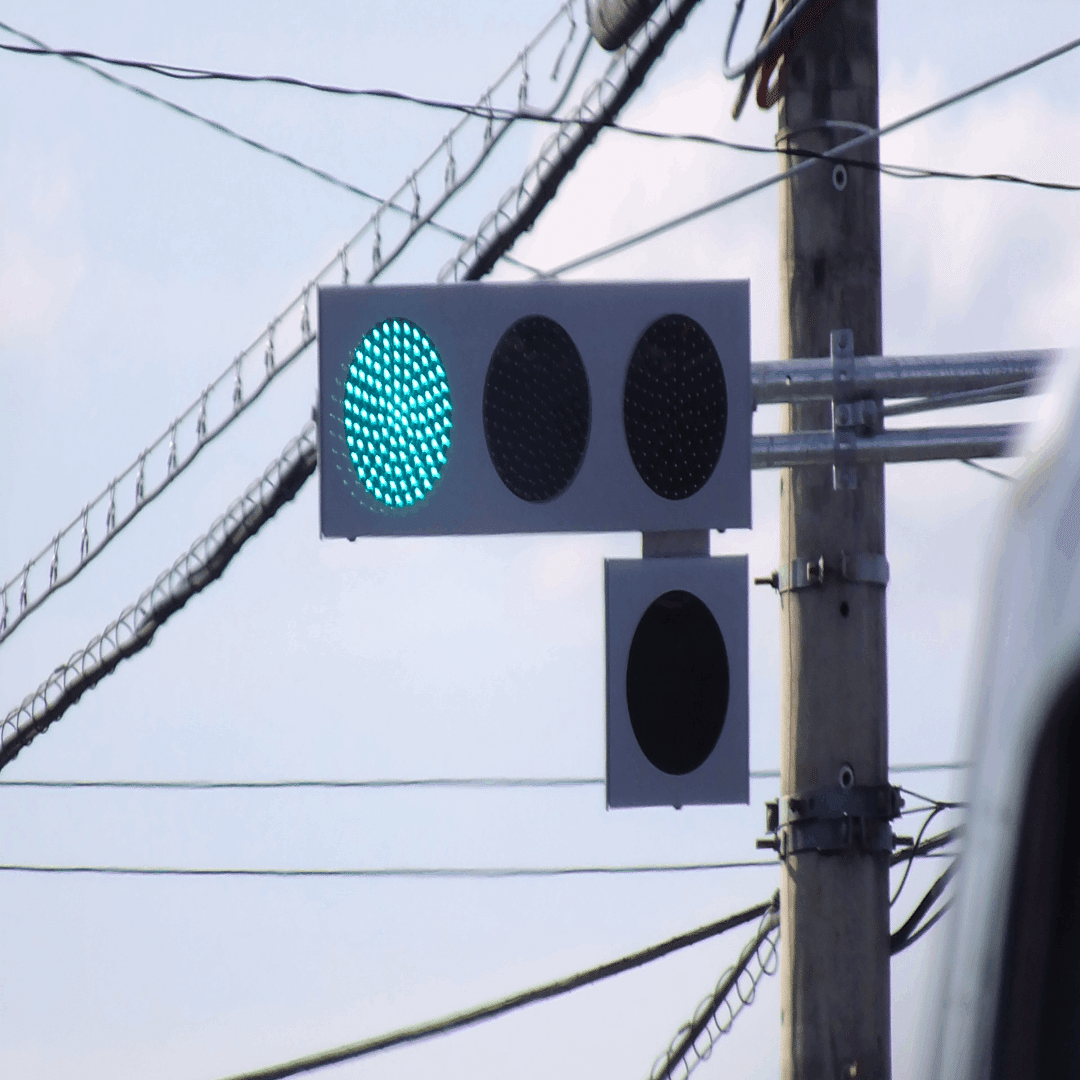 信号電材低コスト250㎜＋右折矢印灯がある寺尾町北交差点 in 高崎