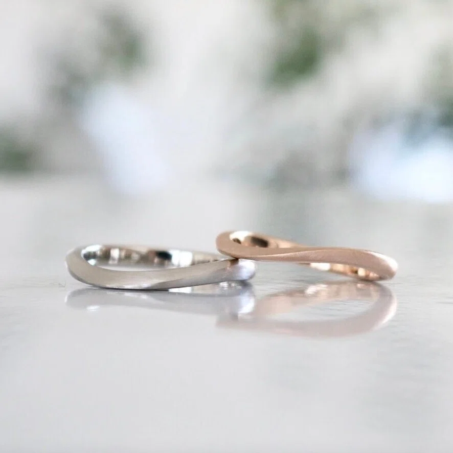 シンプルだけどこだわりたい！ウェーブの結婚指輪の実績紹介｜鶴 