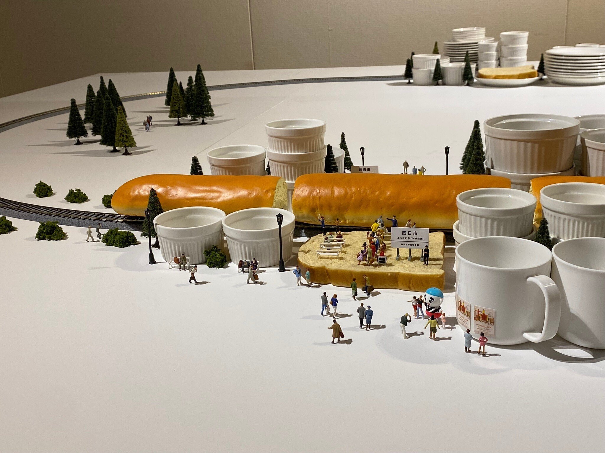 239 四日市で田中達也氏のミニチュアの世界を楽しんだ。｜ミヤコカエデ