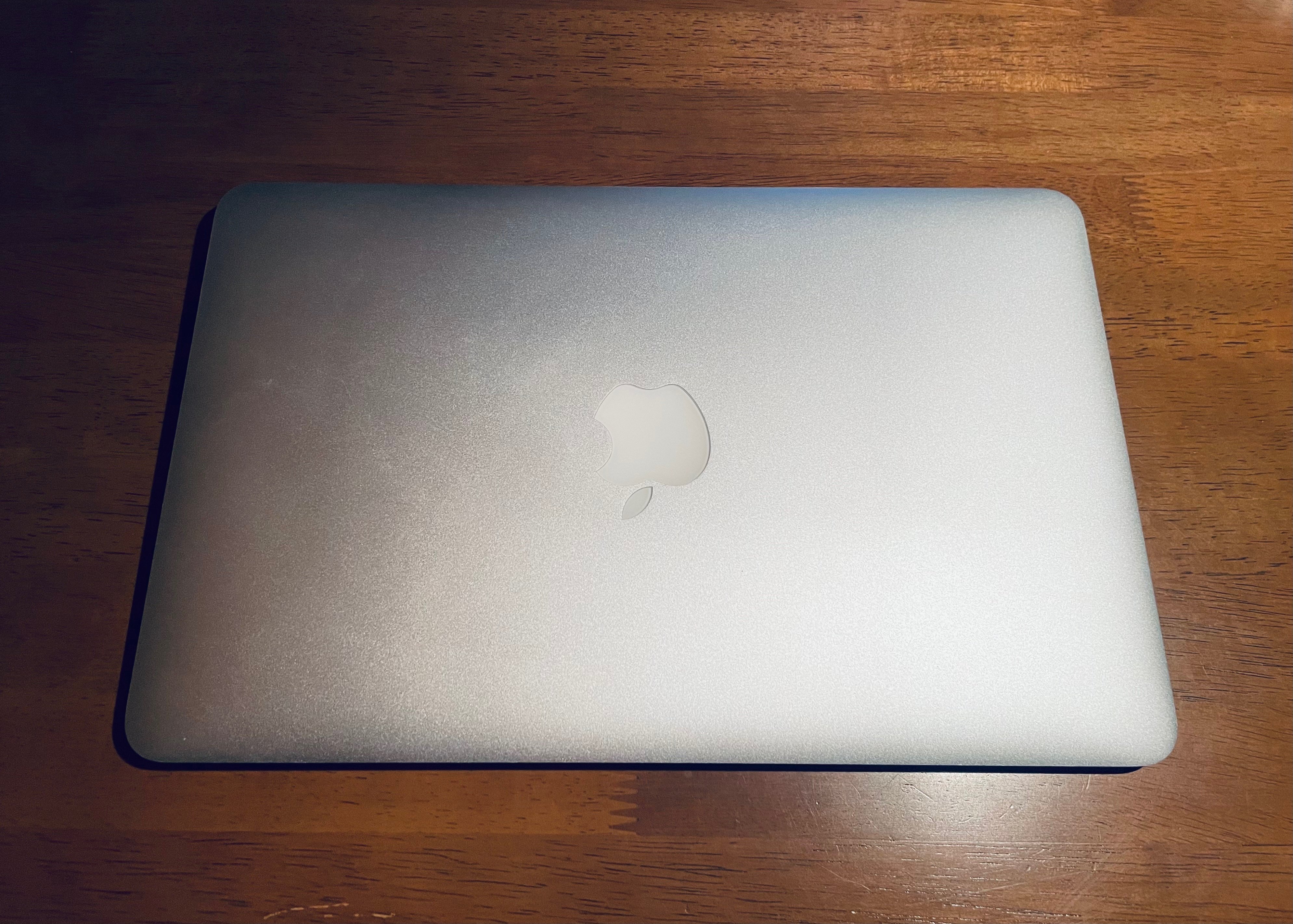 整備済MacBook Air Early 11インチ】M1MAX14愛用者が、中古MacBookを 