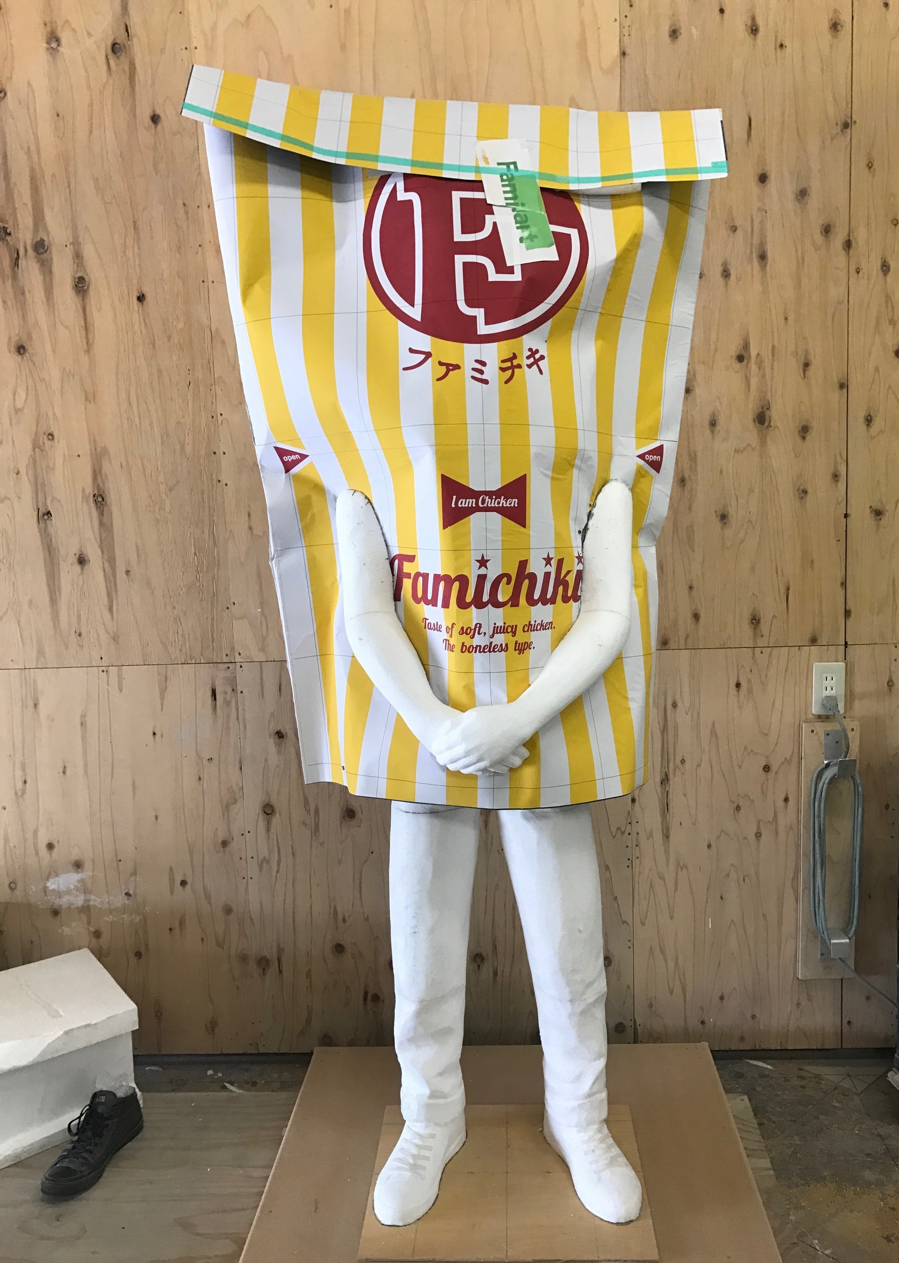 【絶品】 ファミチキ先輩 松丘屋スタジオ オブジェ制作｜美術造形制作工房 その他