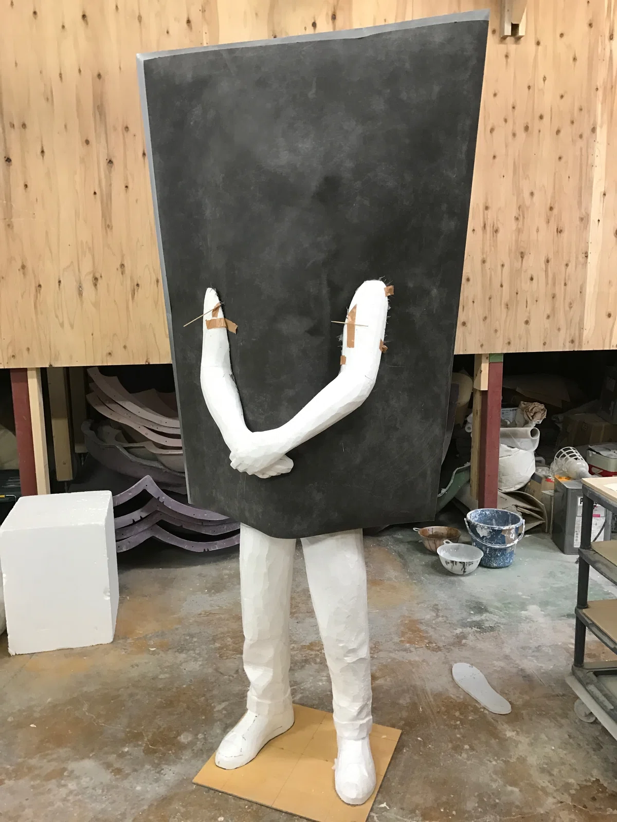 ファミチキ先輩 オブジェ制作｜美術造形制作工房 松丘屋スタジオ