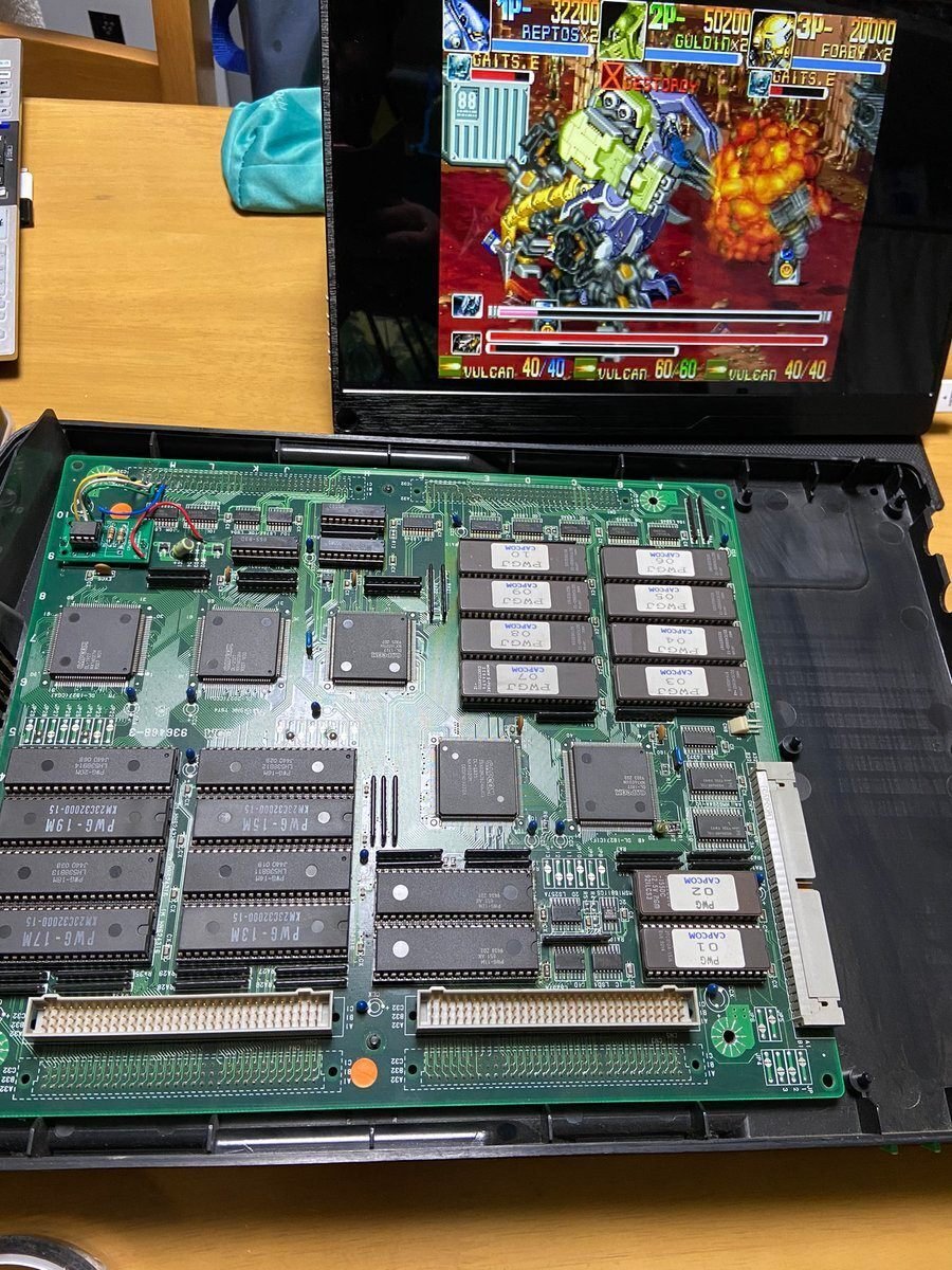 CPicS2」を使ってカプコンのアーケードゲーム基板「CPS2」を電池 CPicS2」を使ってカプコンのアーケードゲーム基板「CPS2」を電池