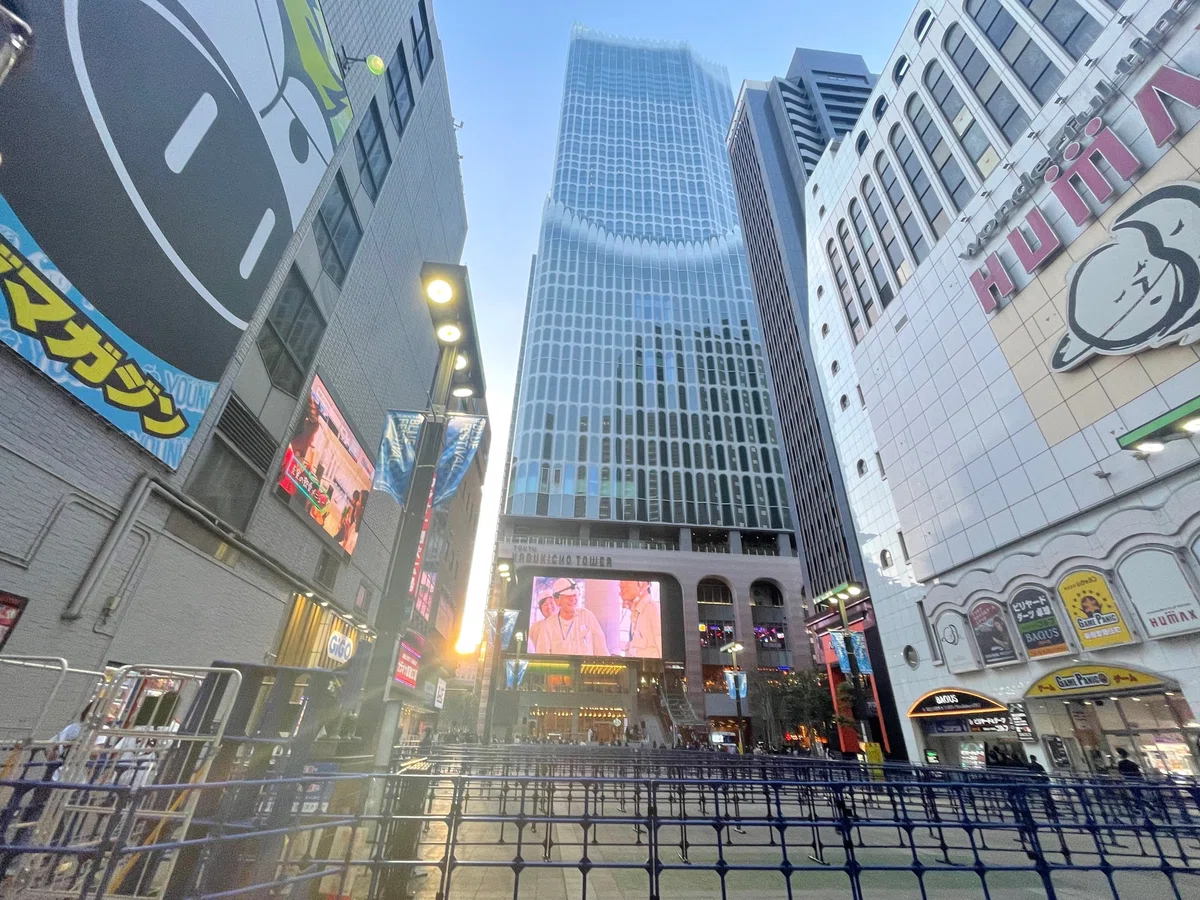 新宿の新ランドマーク!「東急歌舞伎町タワー」の魅力をレポート|とっとこきゃりーちゃん(神奈川県グルメ・スポット情報)