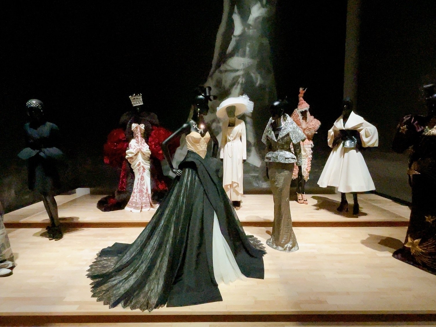 クリスチャン・ディオール夢のクチュリエ展の話｜GUMIかおり