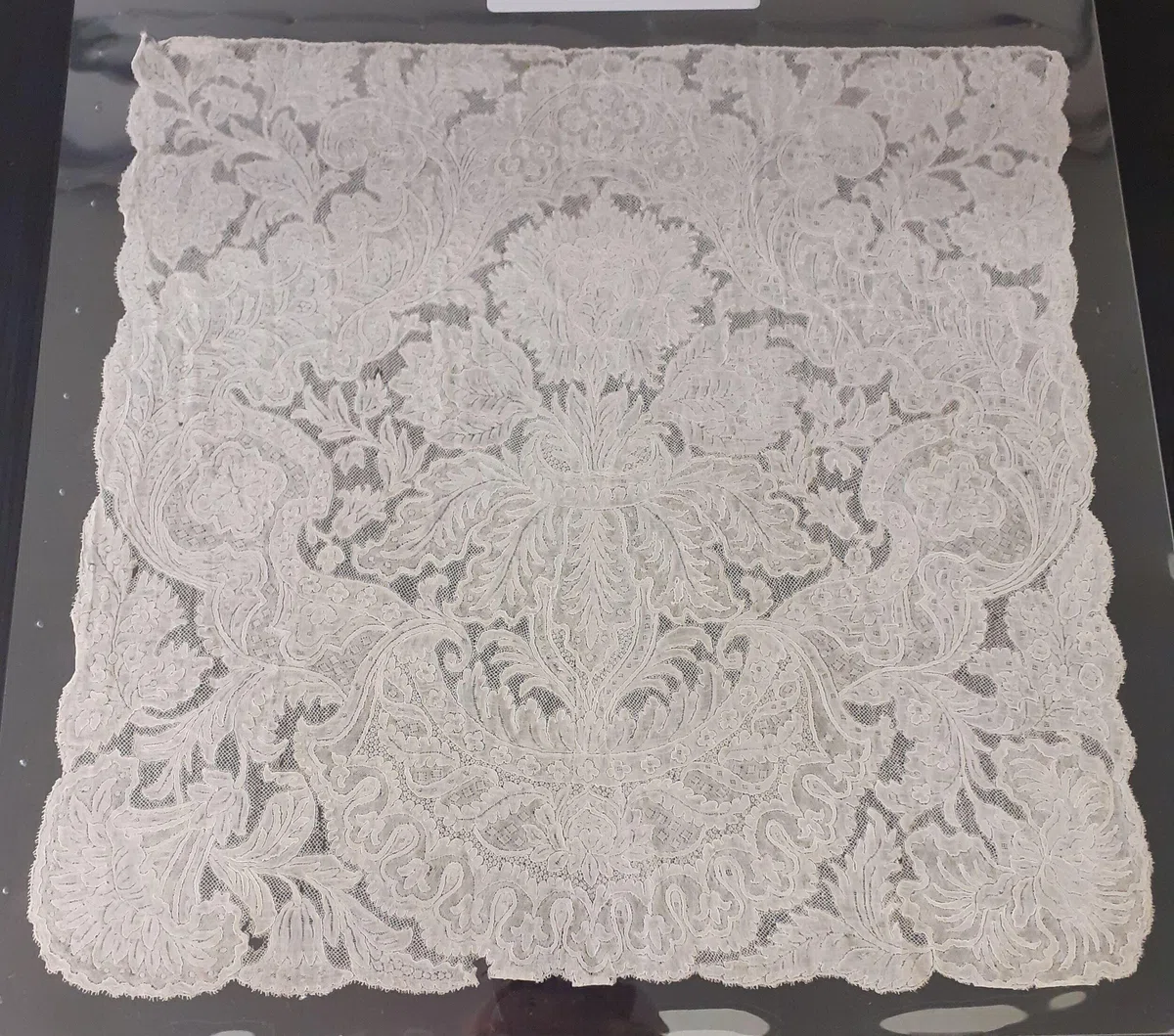 メヘレンの広幅レース ー超レア・シリーズー｜lace_enchanted_stitches
