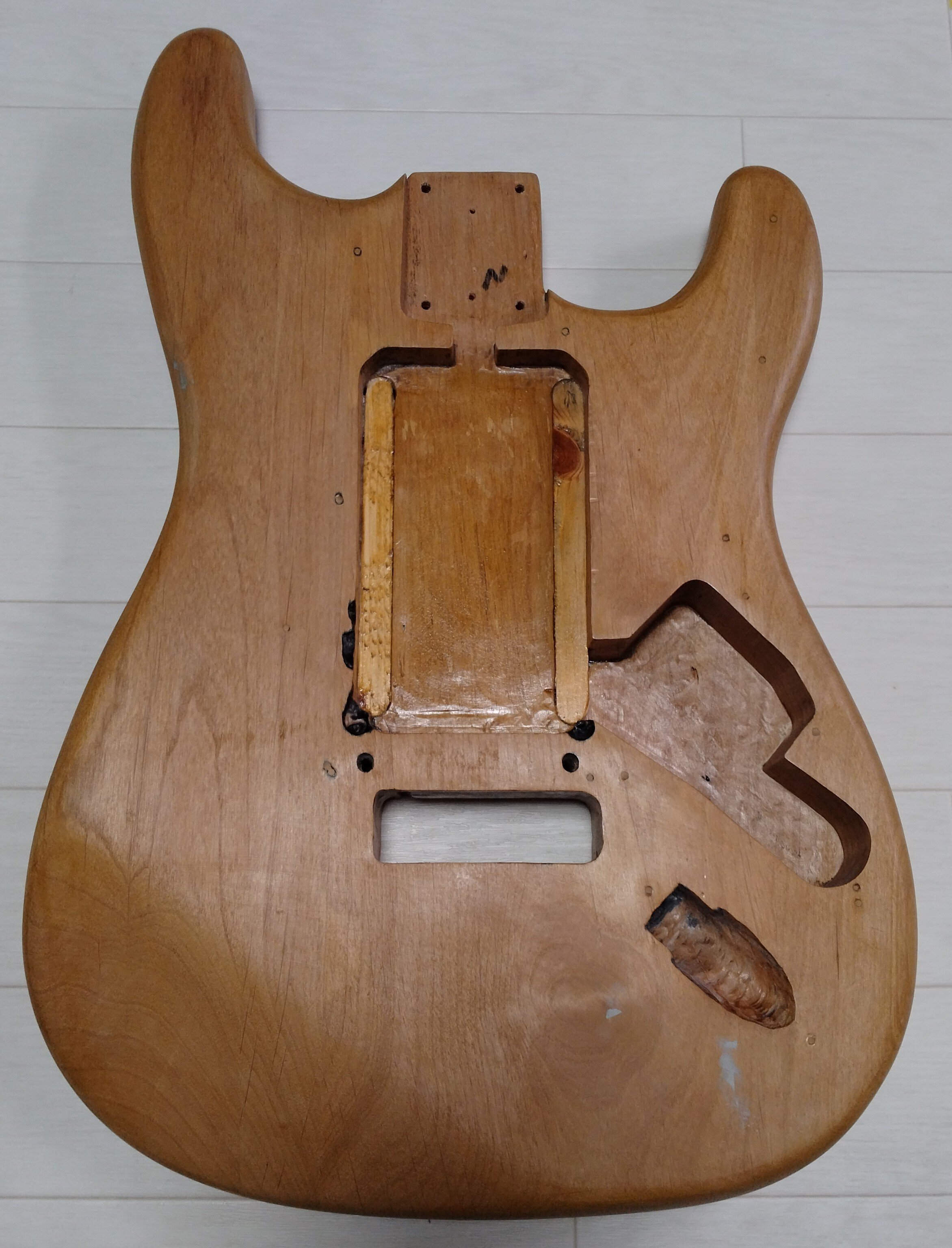 エレキギター】ブラッド・ギルス モデルを作る その1｜FG