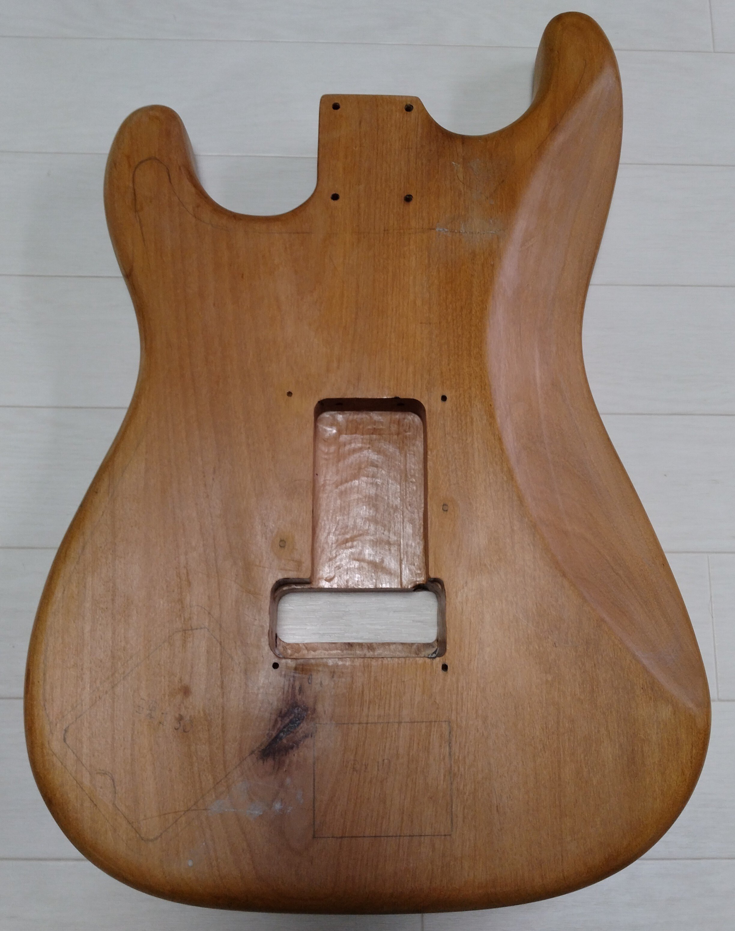 エレキギター】ブラッド・ギルス モデルを作る その1｜FG