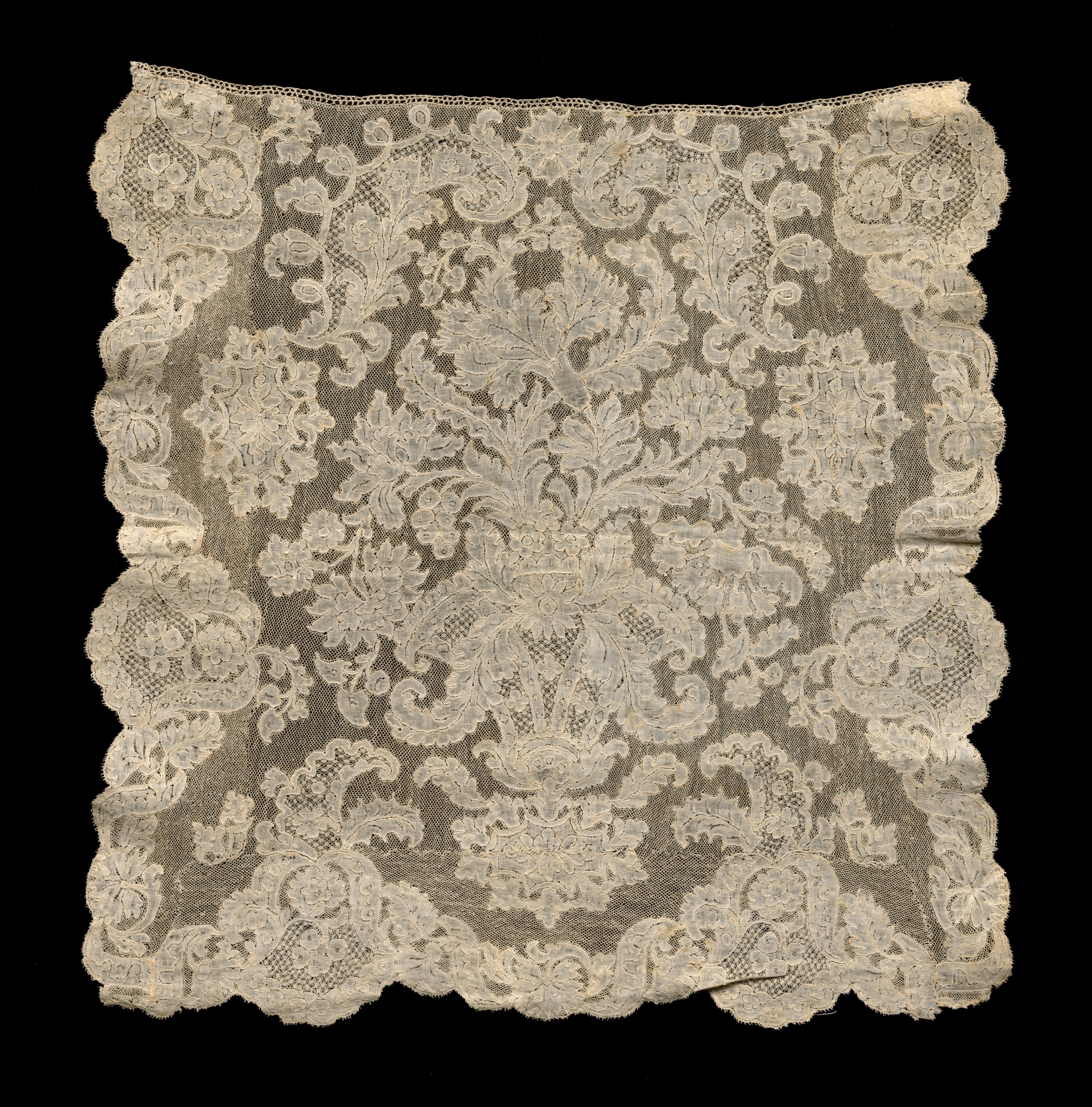 アンティークレース19世紀フランス製point de gaze fall cap