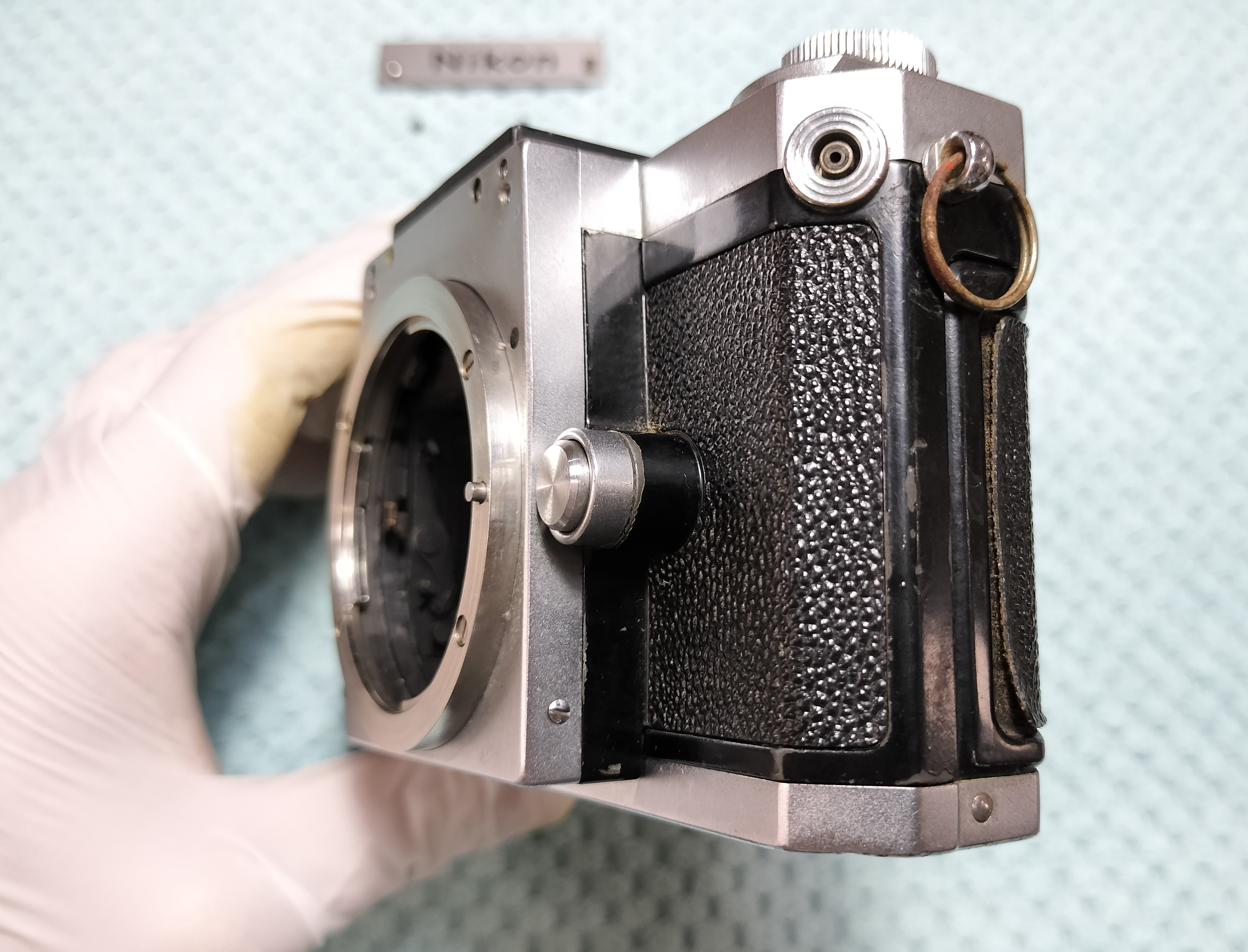 Nikon Fの分解｜フィルムカメラ修理のアクアカメラ