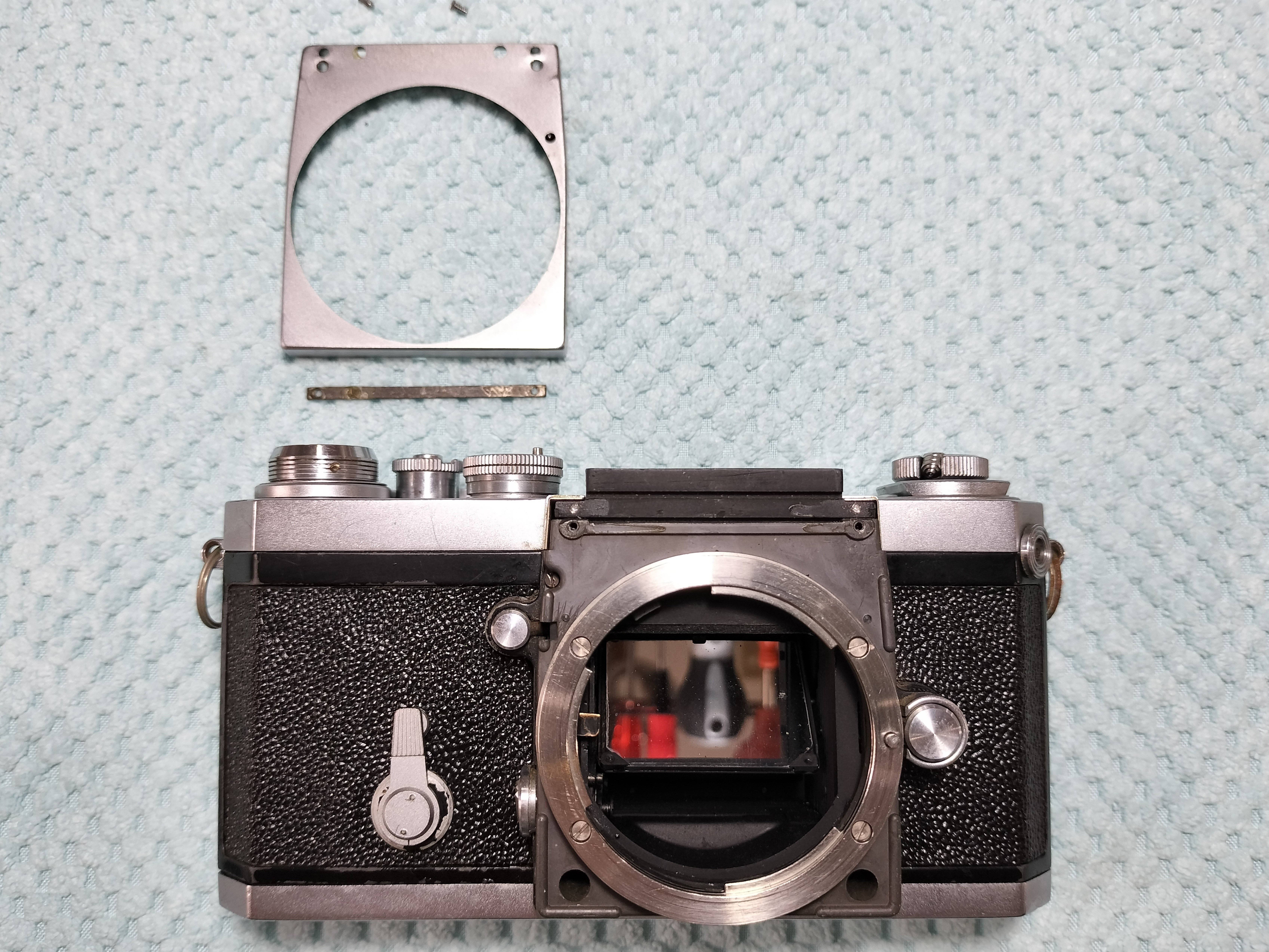 Nikon Fの分解｜フィルムカメラ修理のアクアカメラ