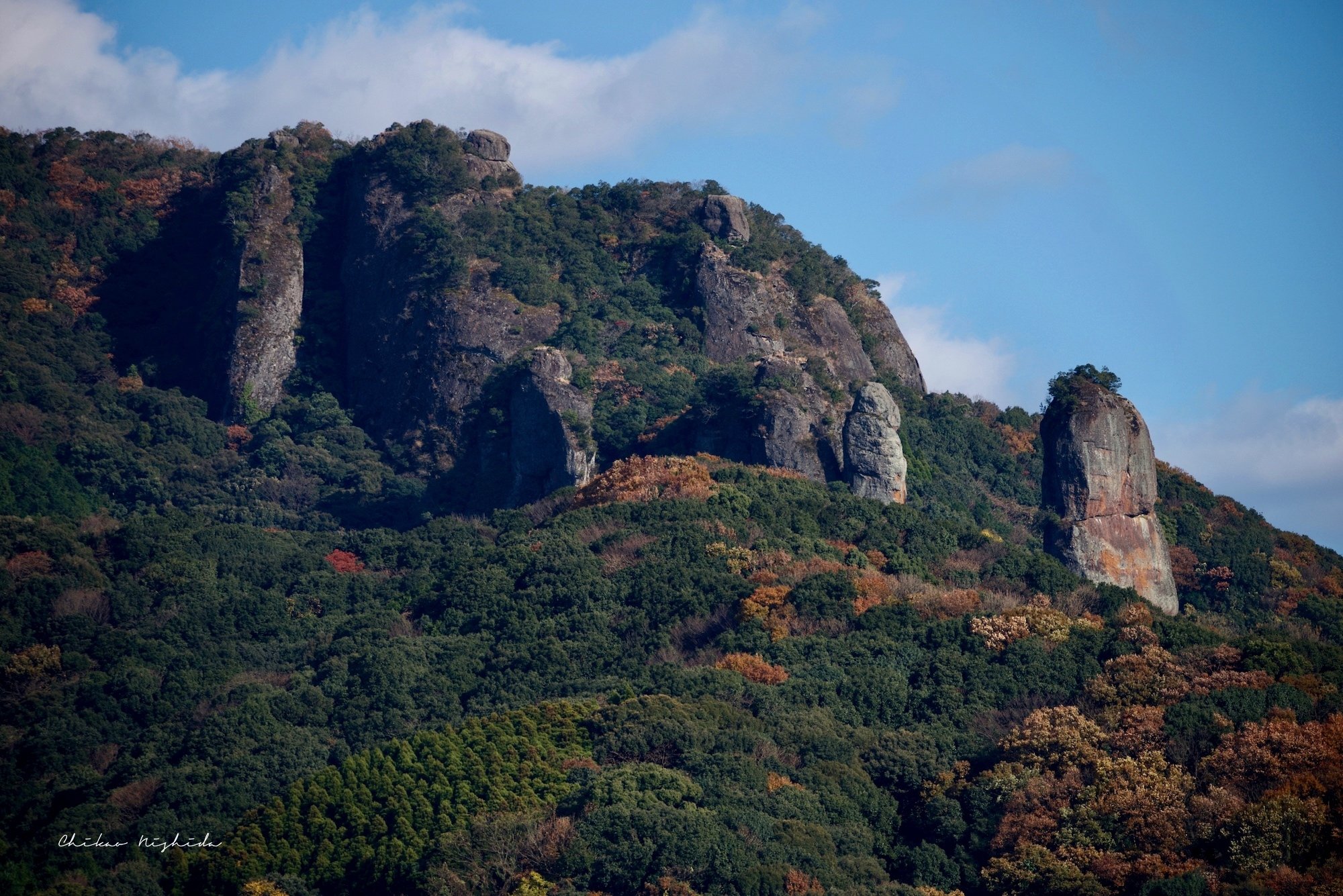 奇岩「不動岩」の威風堂々とした姿 その2｜西田親生