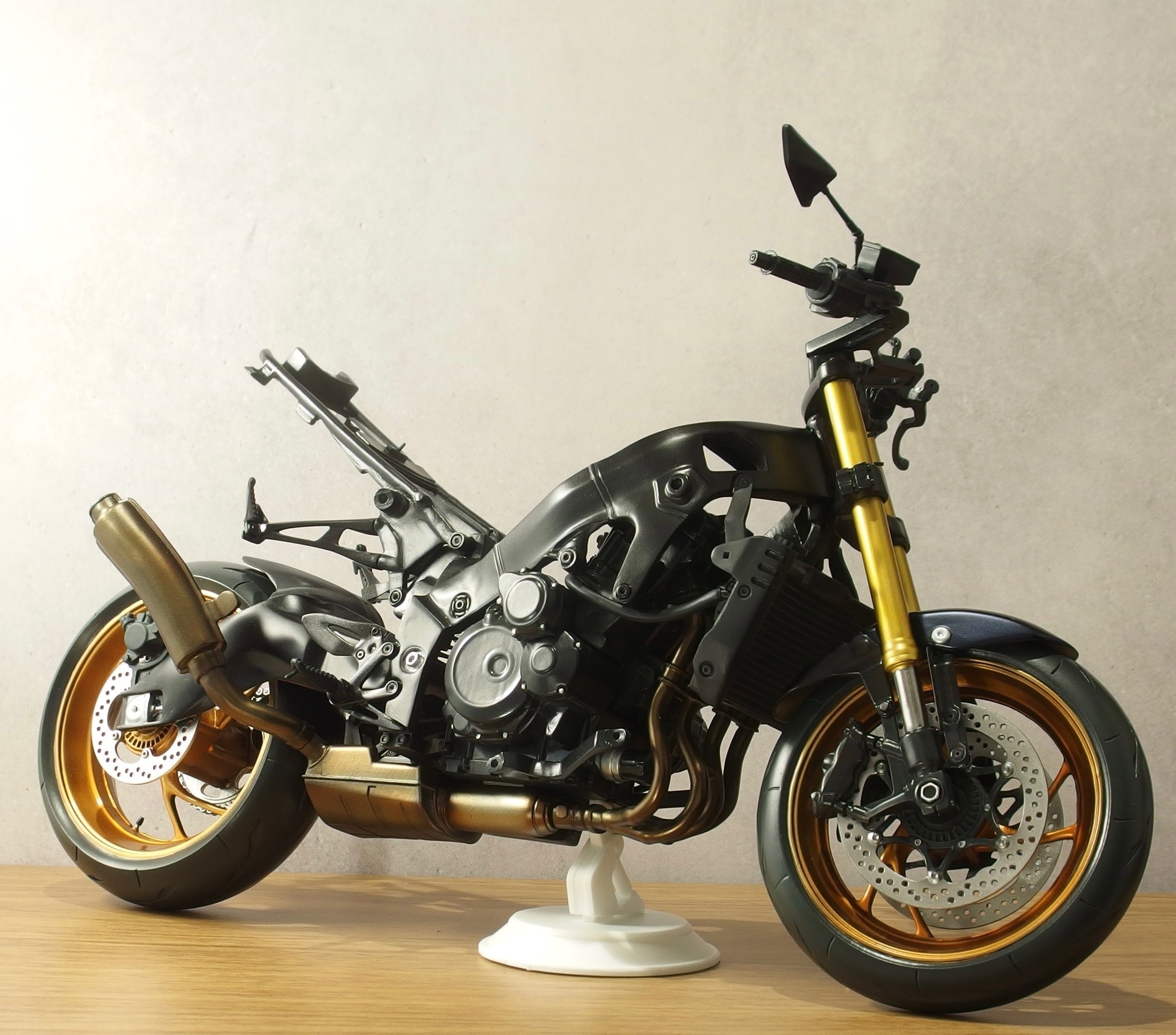 ミサトさん専用 MS-06Z サイコミュ試験型ザク｜ガンプラおじさんさんのガンプラ作品