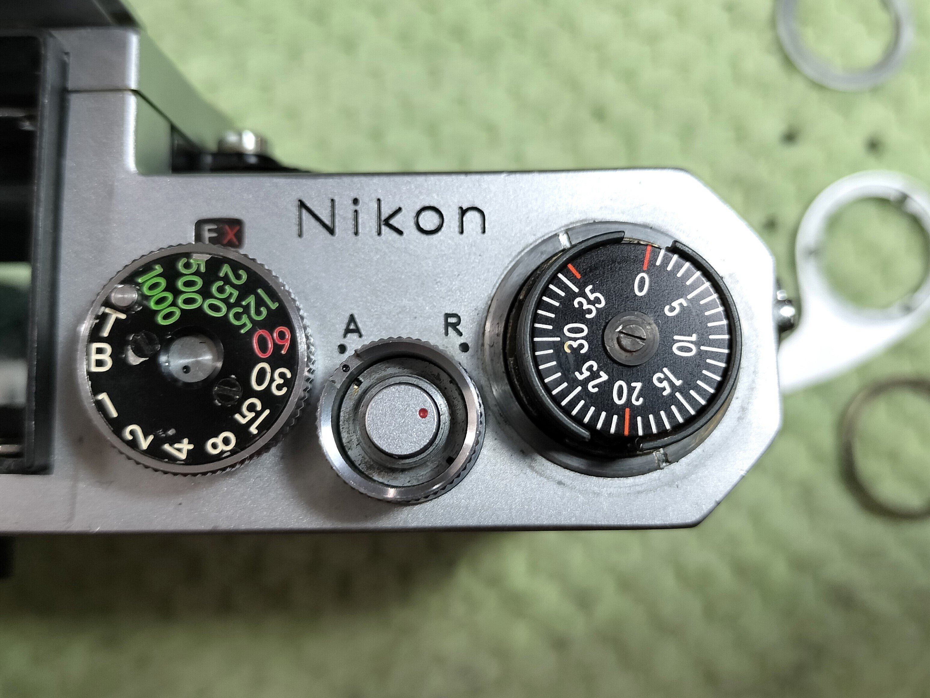 NIKON F カメラ　シャッターOK Nikon Fの分解 肩部シャッター側｜フィルムカメラ修理のアクアカメラ
