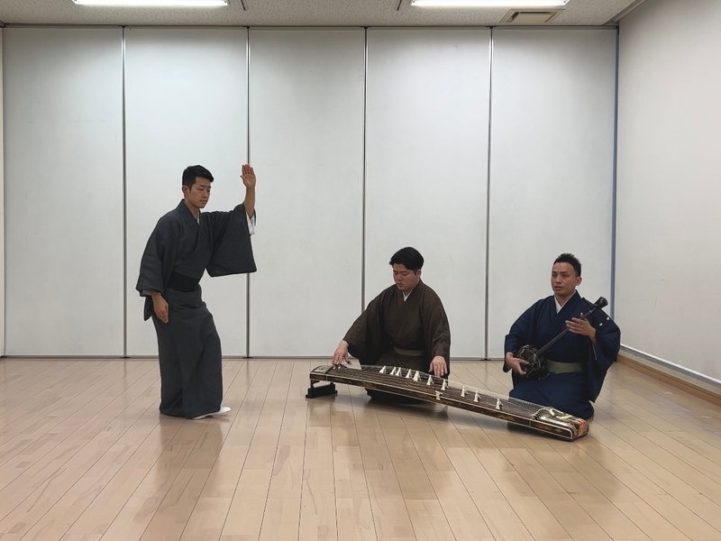 琉球舞踊　リュウカツチュウ