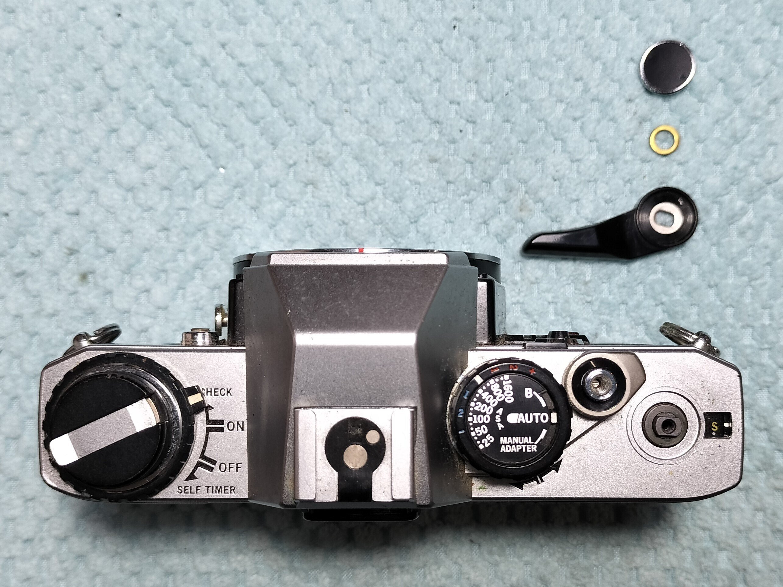 OLYMPUS OM10の分解｜フィルムカメラ修理のアクアカメラ