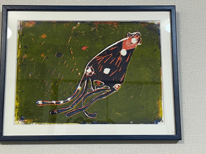 息子が学校でテキトーに作った版画がオシャレすぎて、思わず額装して愛