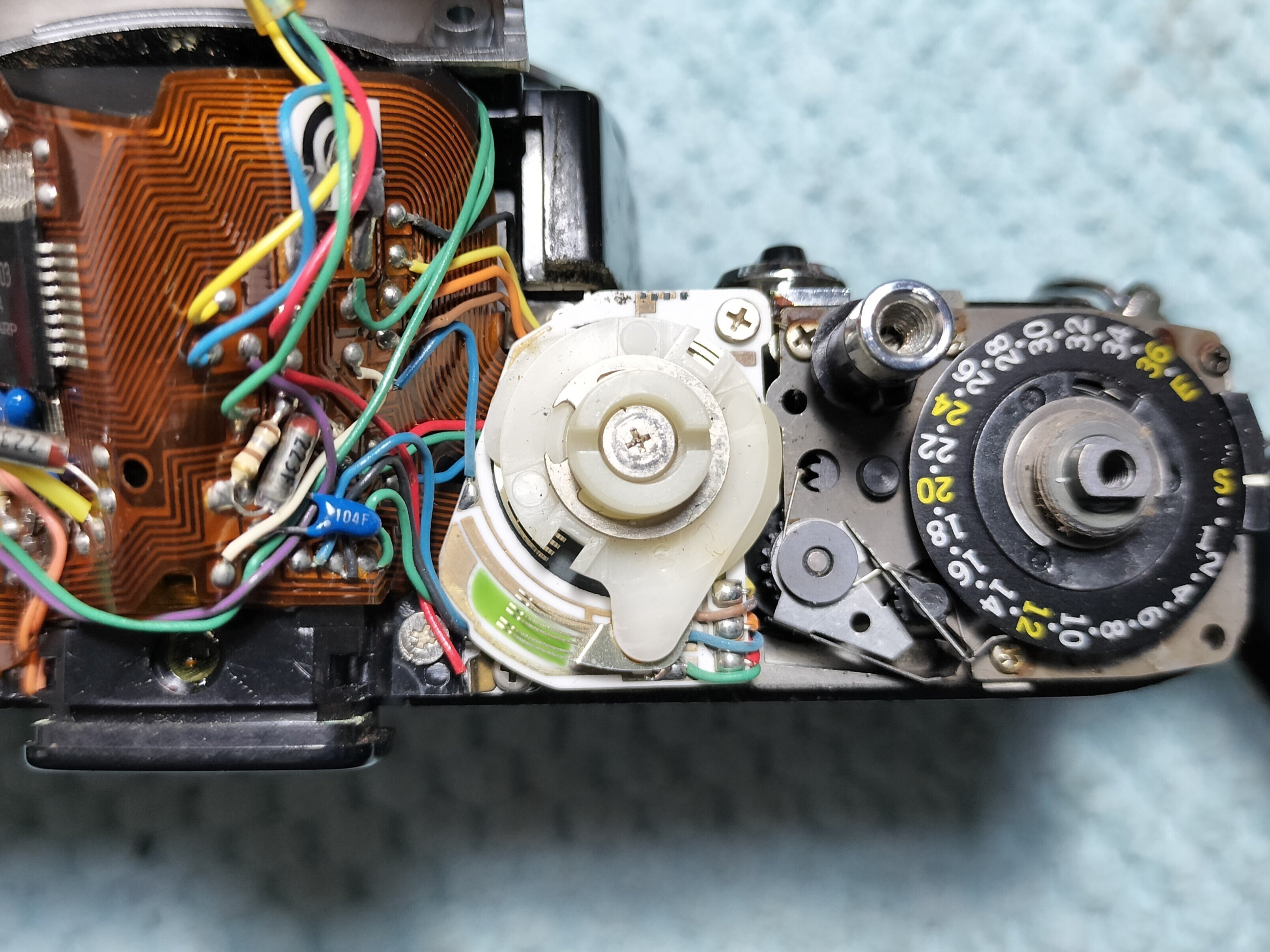 OLYMPUS OM10 結構綺麗で動作確認済み#347 OLYMPUS OM10の分解｜フィルムカメラ修理のアクアカメラ