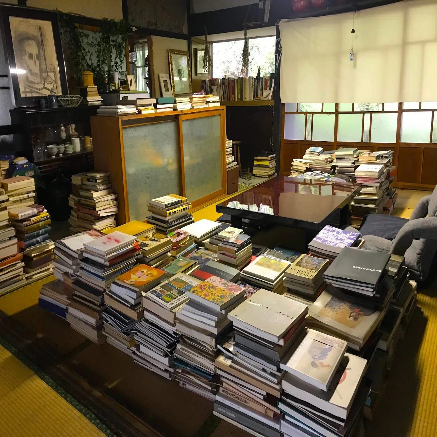 書けないし読めないし──究極の「積ん読術」とは？ ナカムラクニオ 