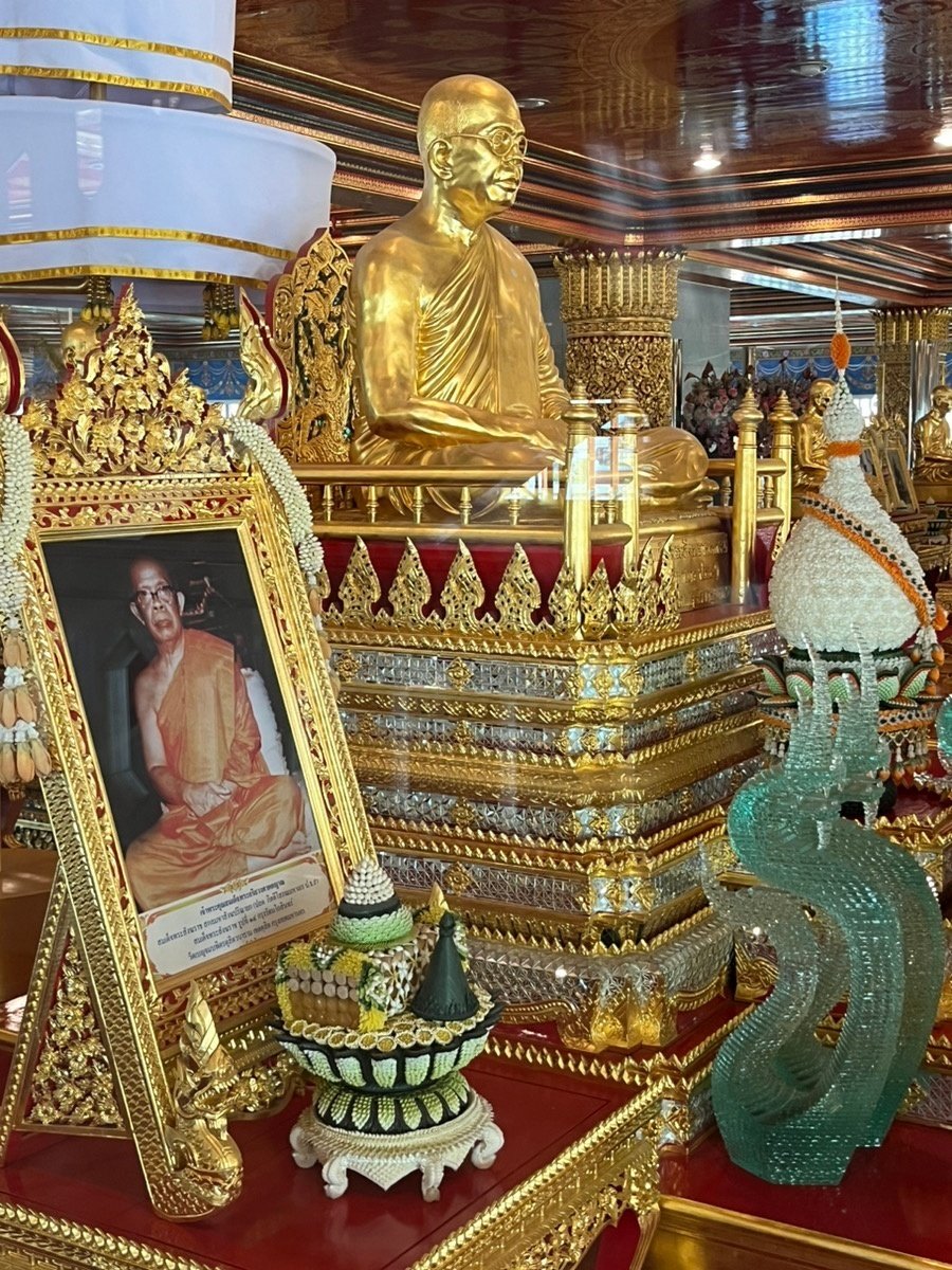 最上階には神秘的な世界が広がる！エメラルド色の世界。タイ、バンコク