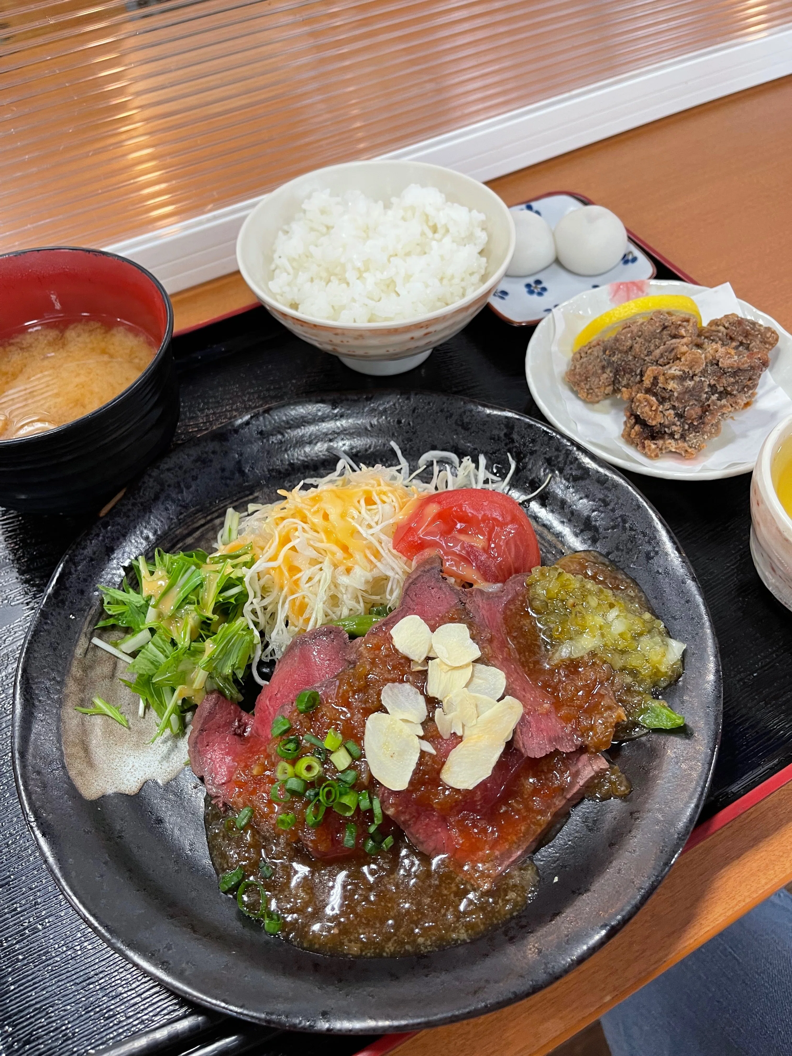 農水省の食堂でランチ その2 「手しごとや 咲くら」さんで鯨の定食