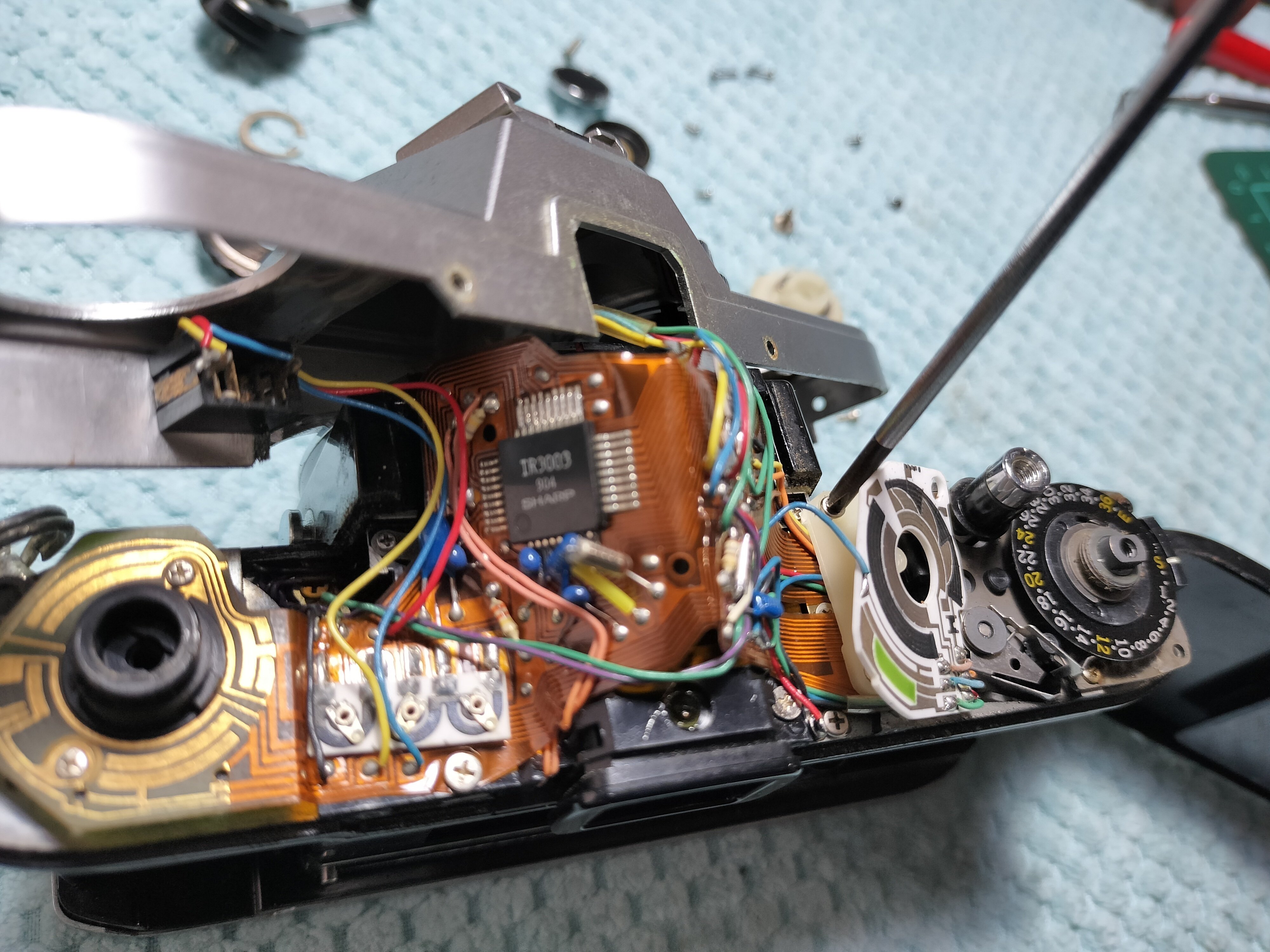 OLYMPUS OM10の分解｜フィルムカメラ修理のアクアカメラ