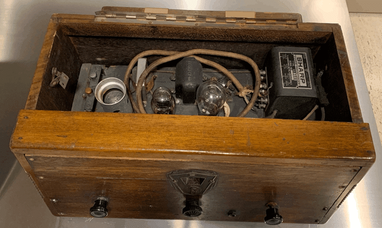 昔のラジオ、シャープ、真空管、解体、チューニング