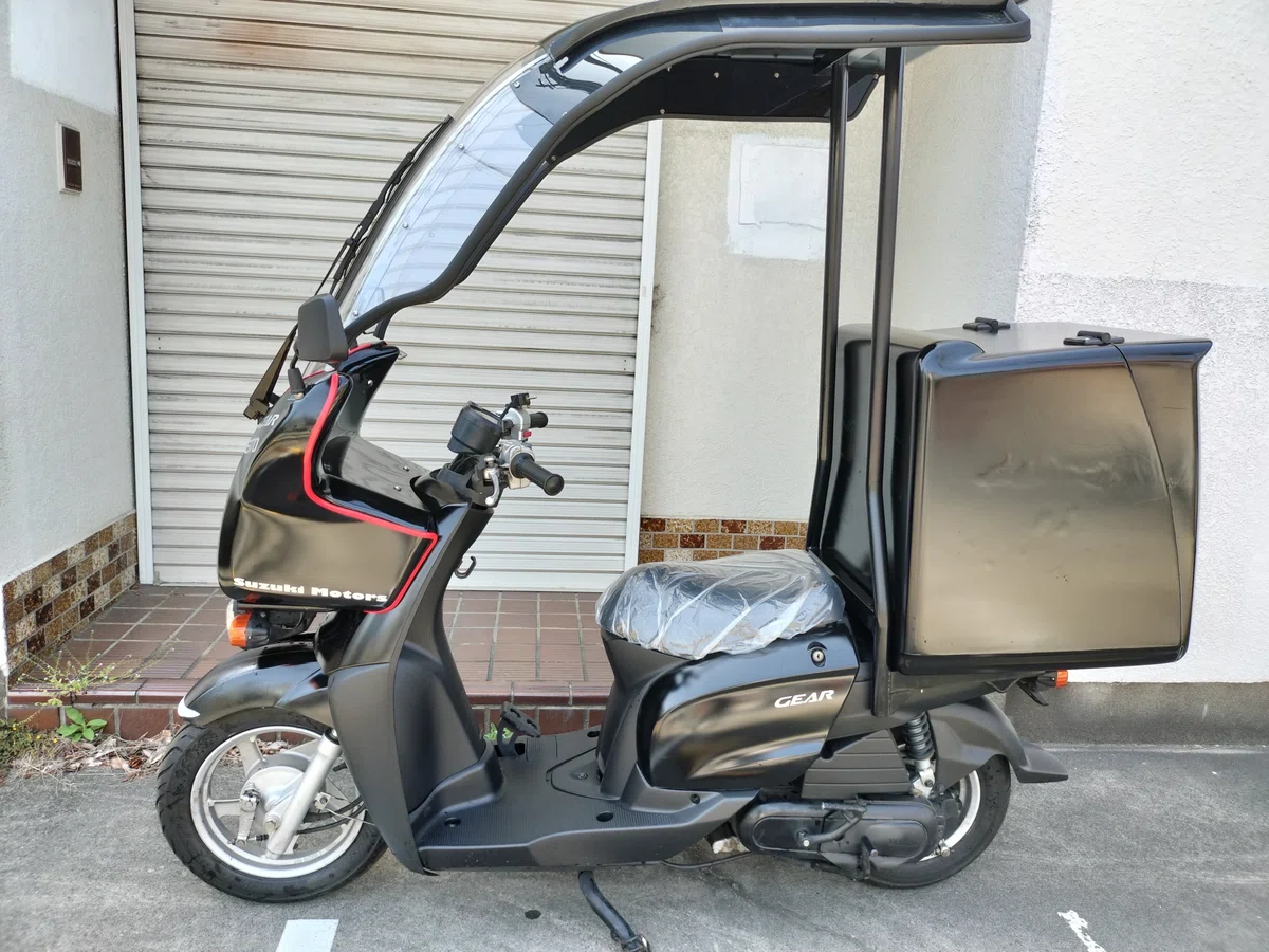 UA07Jルーフ付60cc ワイドバイザー仕様｜suzukimotors