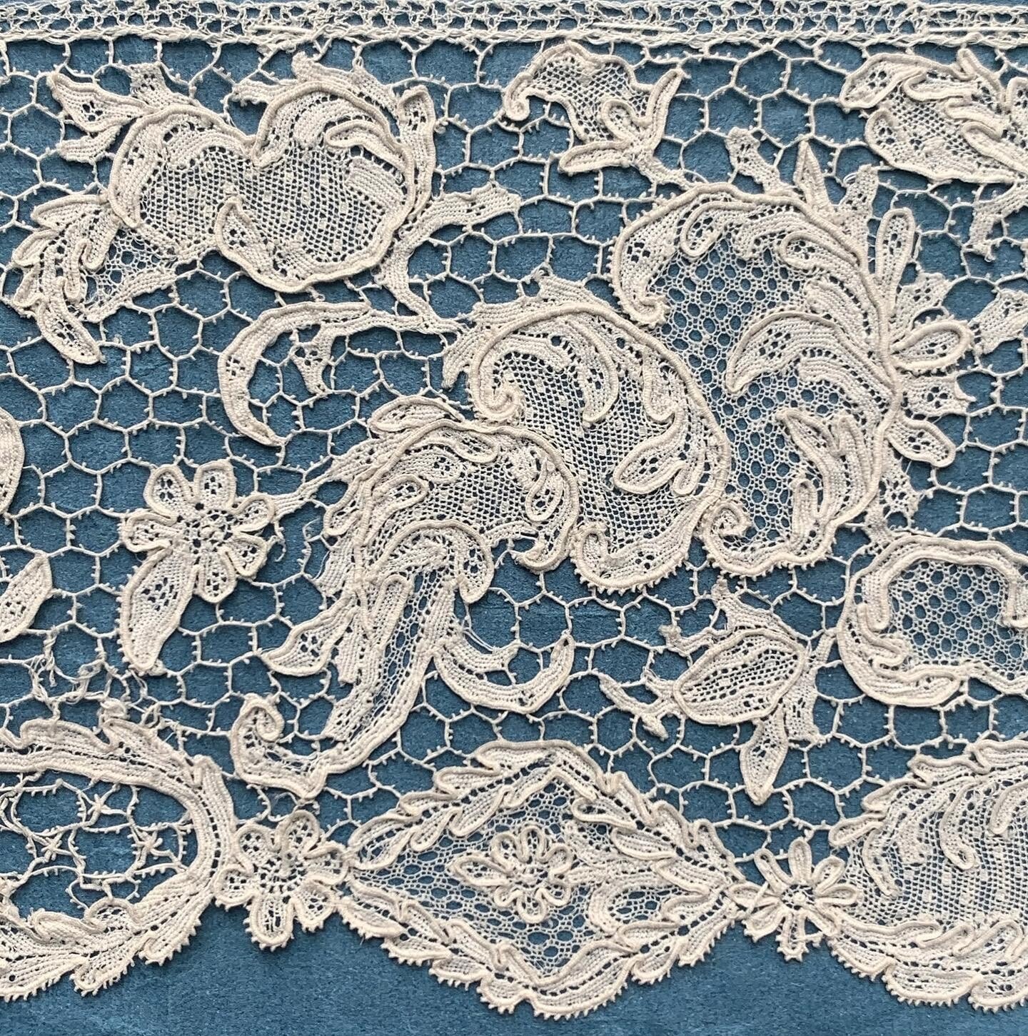 アンティークレース19世紀フランス製point de gaze fall cap