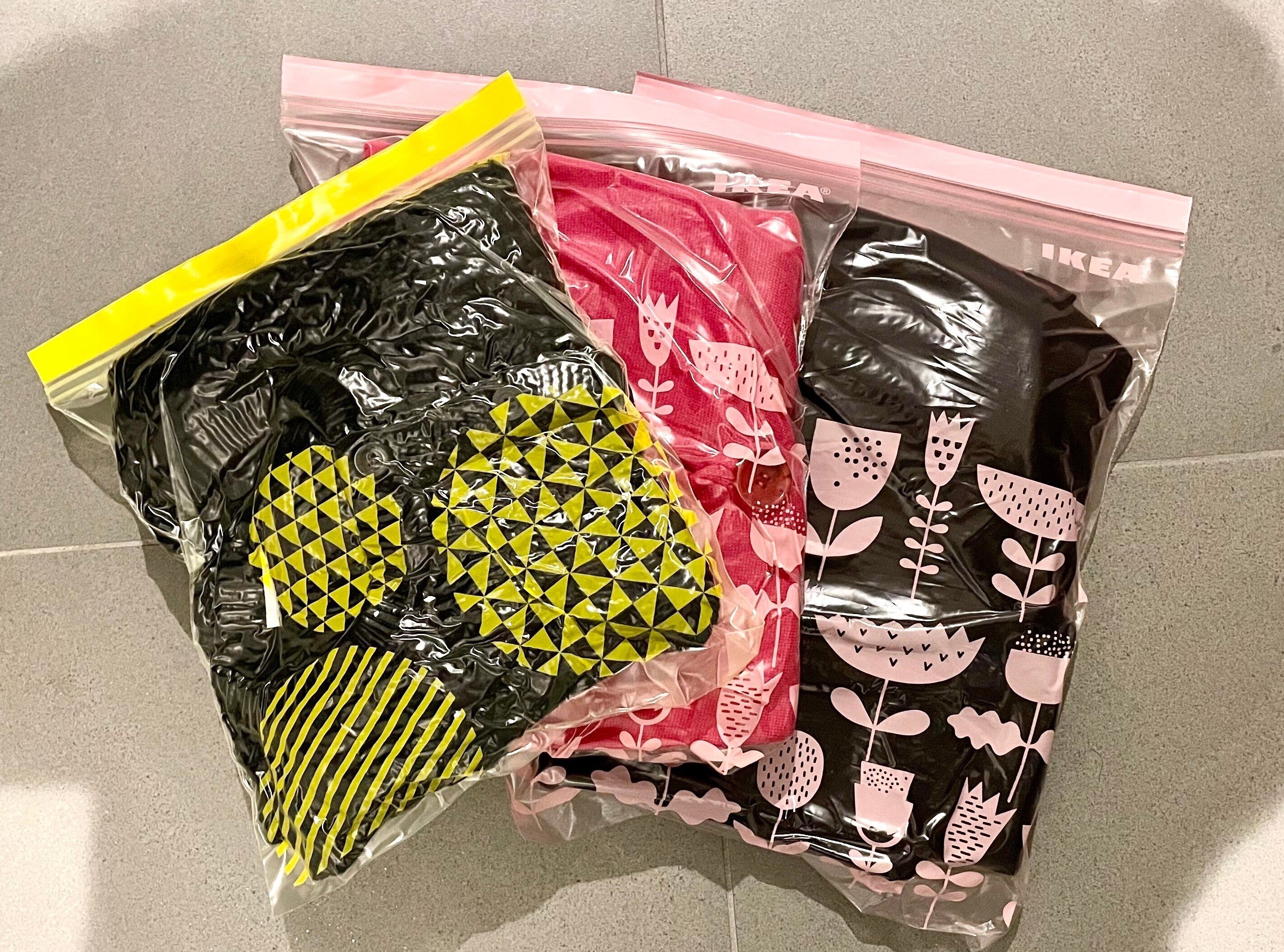 セーターはIKEA袋で可愛く収納｜pictoria