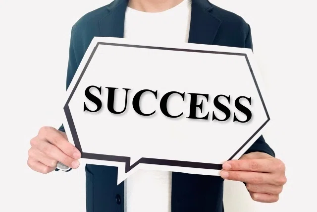 成功体験を示す「SUCCESS」の文字