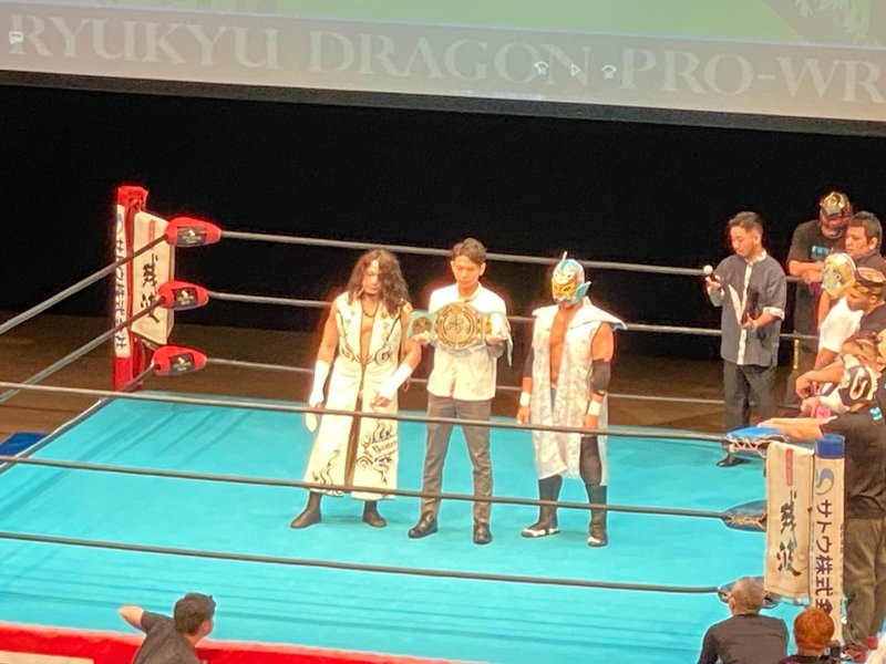 運命の試合に臨むYAMATOとグルクンマスク
