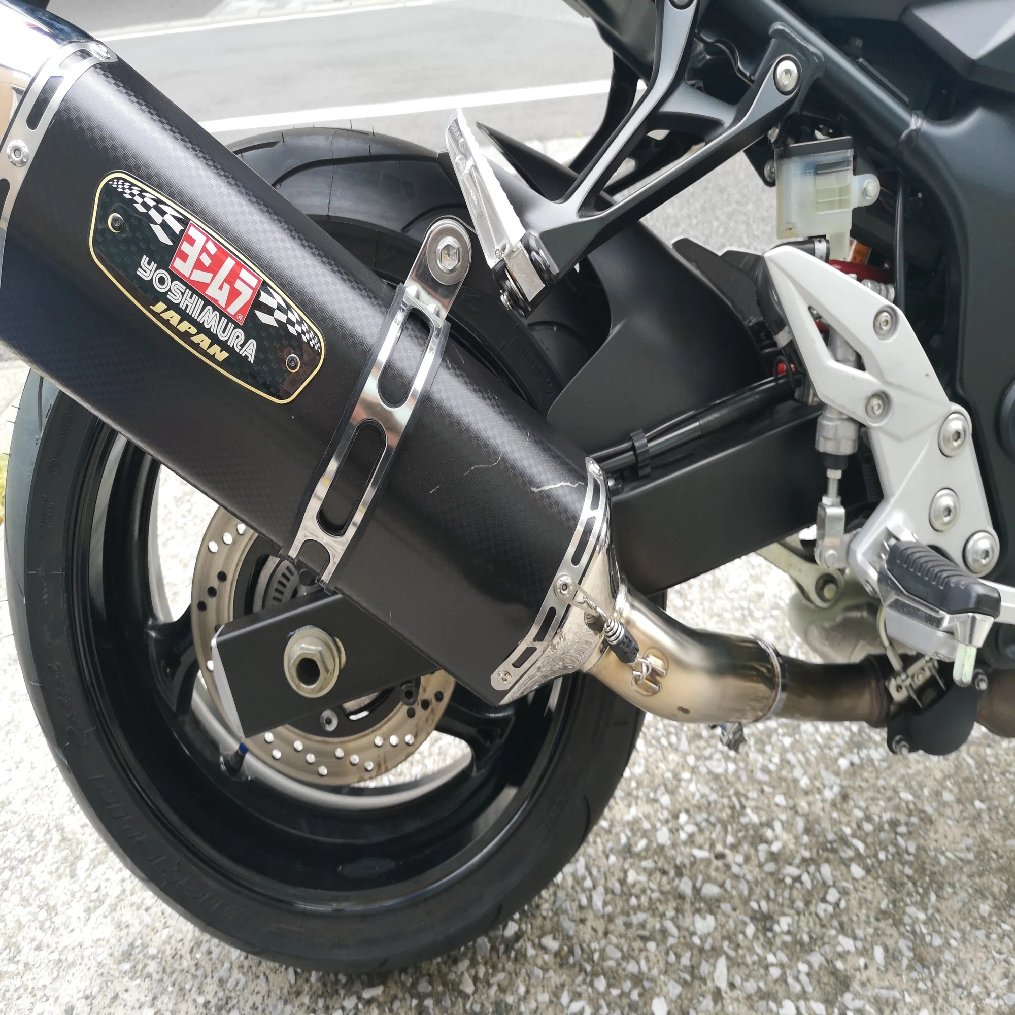 SUZUKI GSR750にヨシムラR-77Jサイクロンマフラーを付ける【カスタム記 