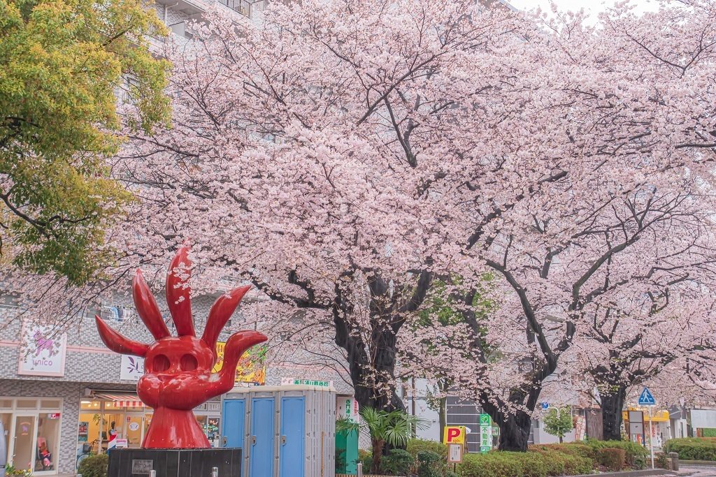 呼ぶ 赤い手 青い手】岡本太郎（1981）｜きゃろ