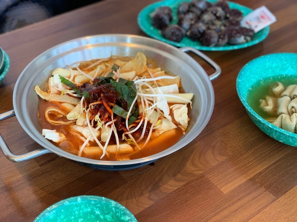 韓国の粉食店で楽しむ韓国料理|南うさぎ|美味しい韓国ドラマ ~K-CONTENTSをもっと愉しむ~