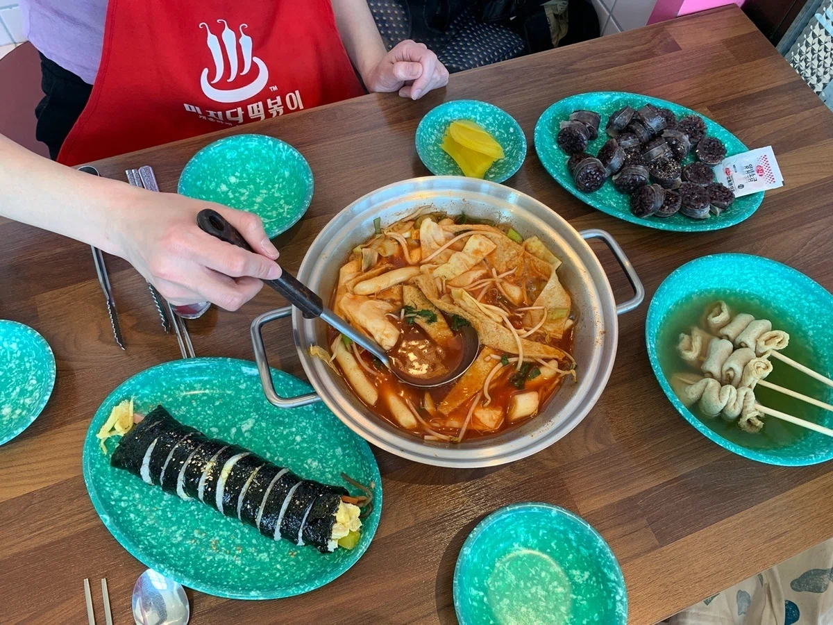 韓国の粉食店で楽しむ韓国料理|南うさぎ|美味しい韓国ドラマ ~K-CONTENTSをもっと愉しむ~