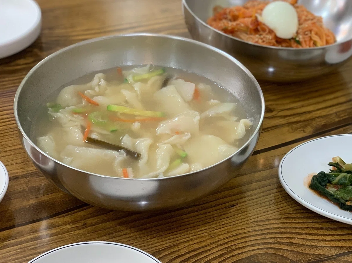 韓国の粉食店で楽しむ韓国料理|南うさぎ|美味しい韓国ドラマ ~K-CONTENTSをもっと愉しむ~