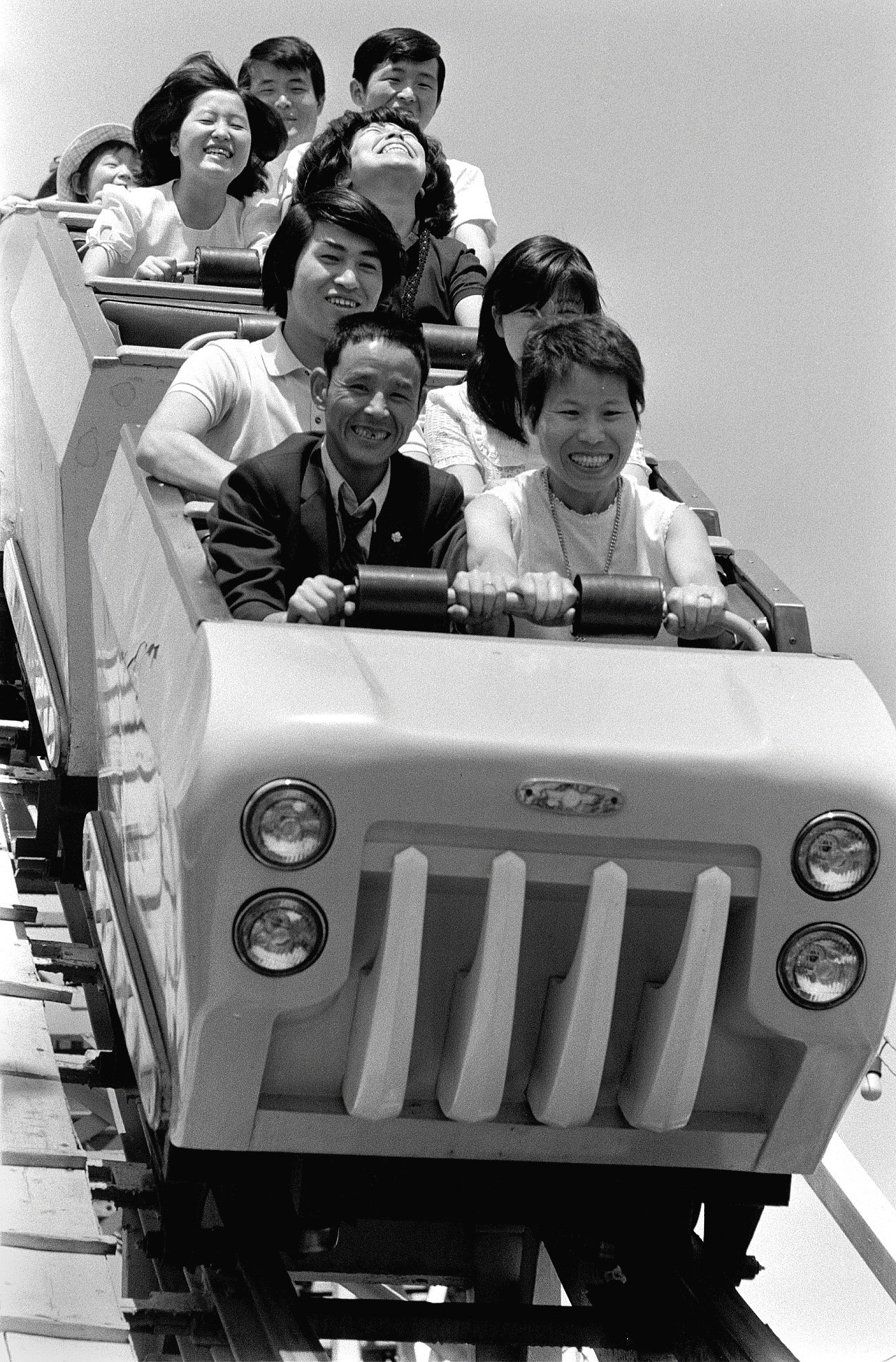 写真展「町の灯りを恋ふる頃」に寄せて｜大西みつぐ / 写真家