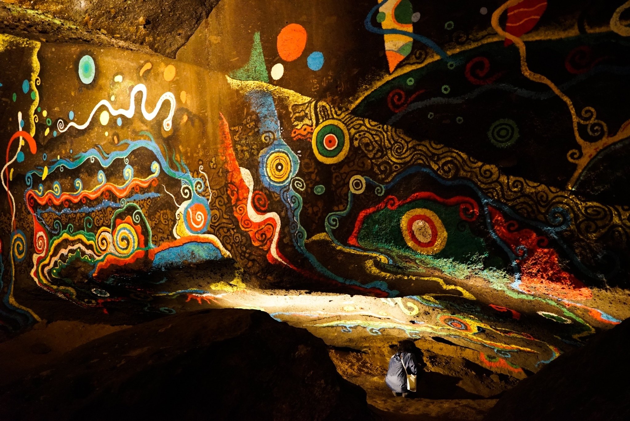 熊襲族が住んでいたという伝説の洞窟「熊襲穴」で漂流少女キクボルタ