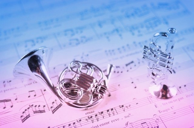ホルン、トランペットと吹奏楽の譜面